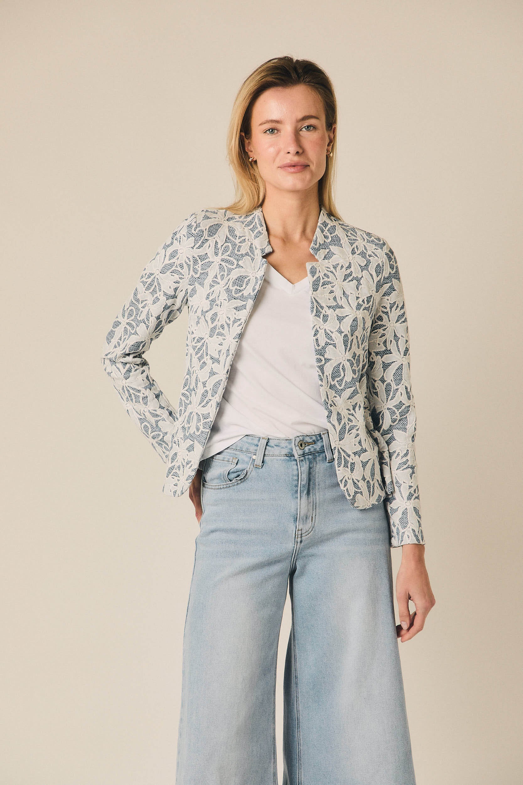 Chaqueta de encaje floral azul