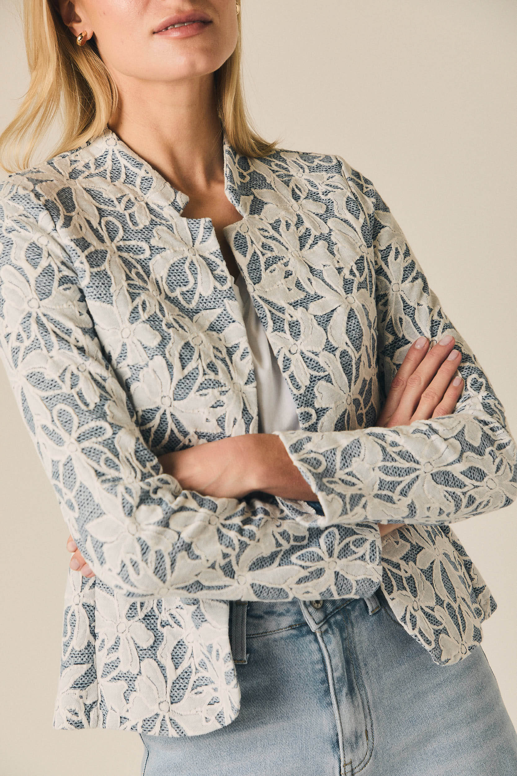 Chaqueta de encaje floral azul
