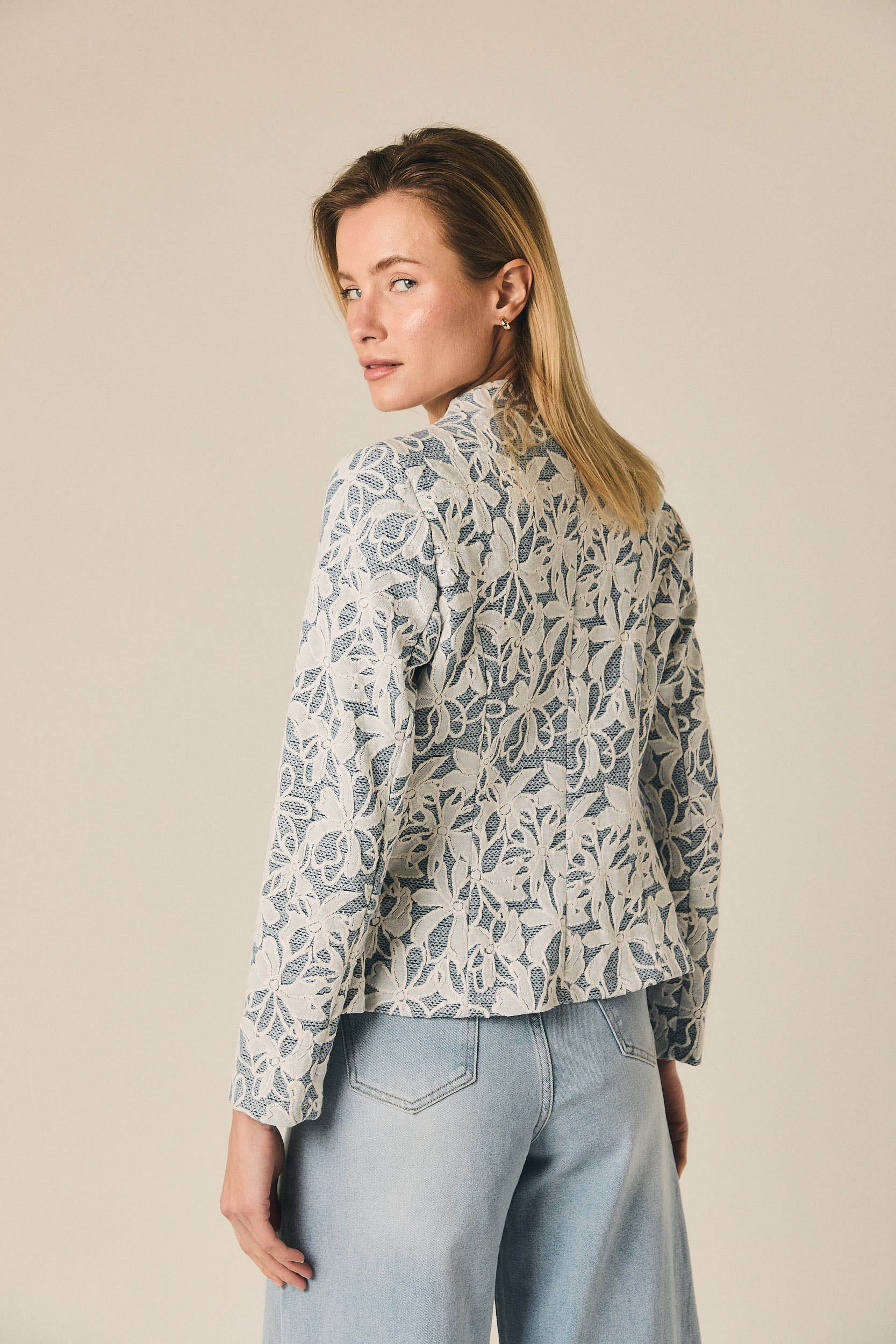 Chaqueta de encaje floral azul