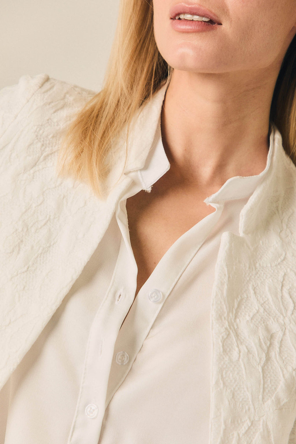 Chaqueta de encaje floral blanco