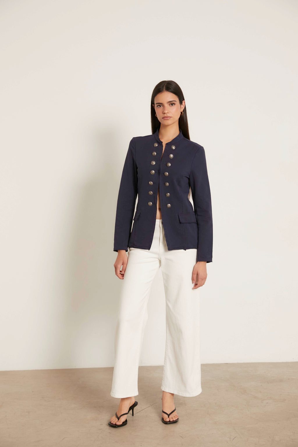 Chaqueta entallada botones azul marino