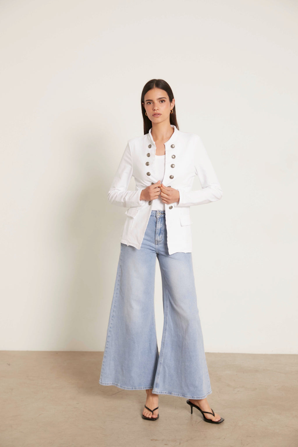 Chaqueta entallada botones blanco