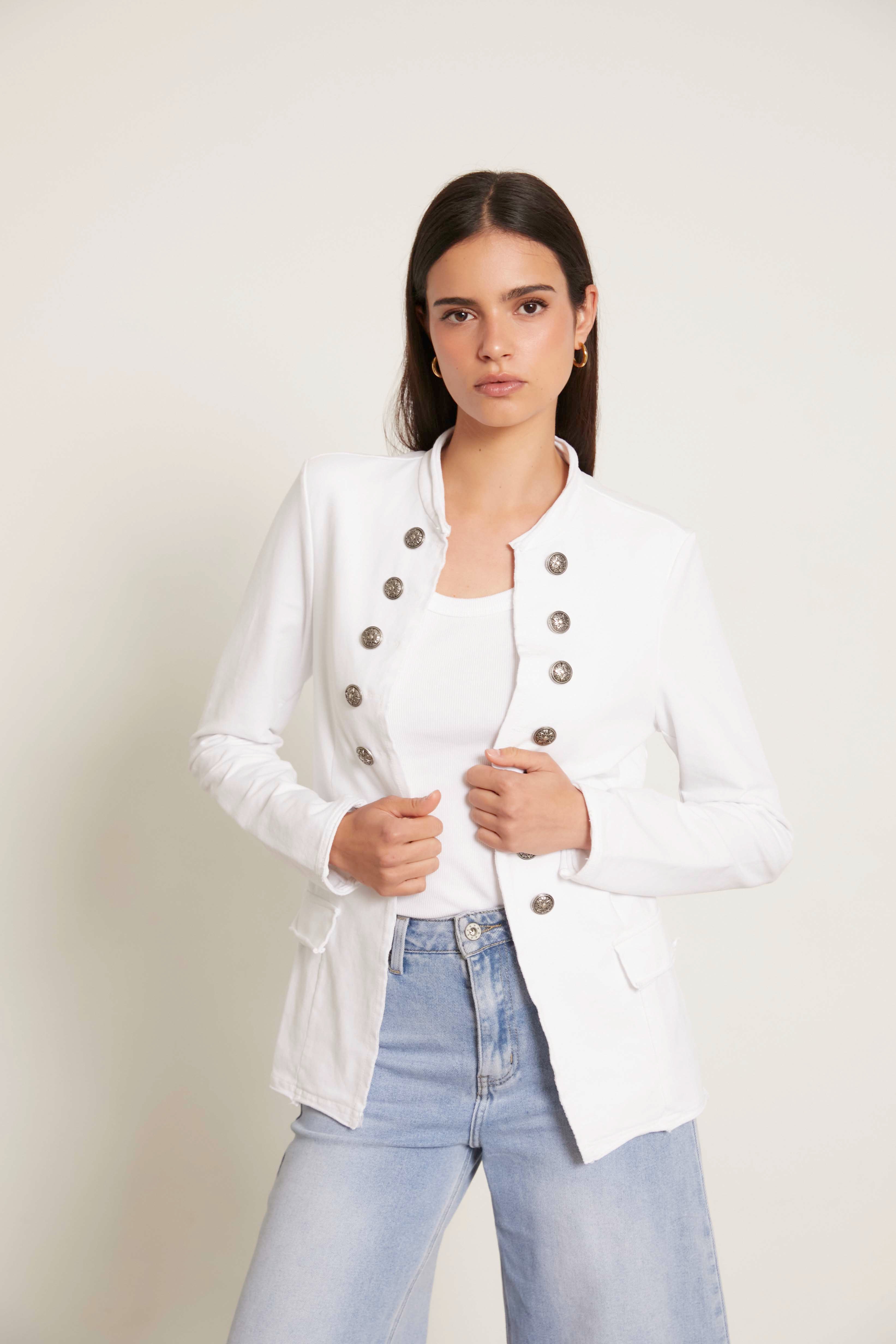 Chaqueta entallada botones blanco