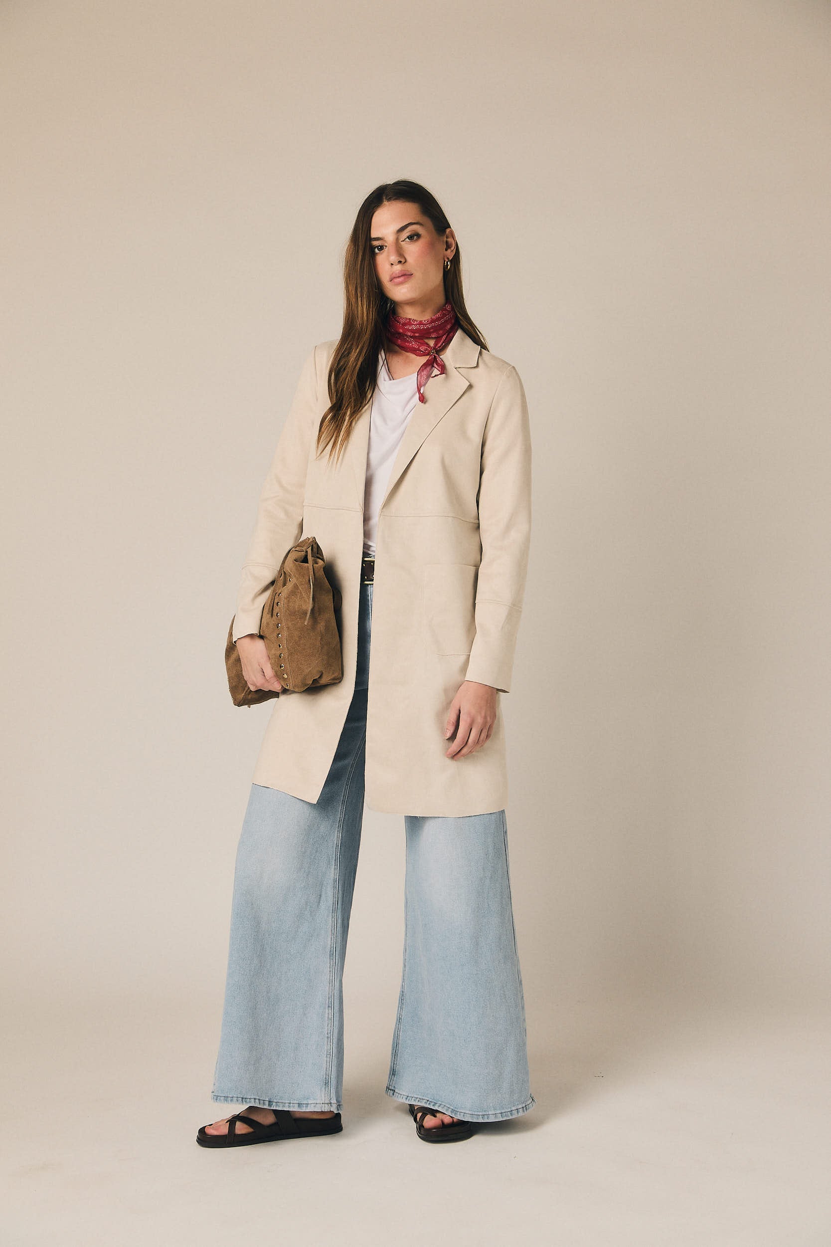 Chaqueta larga efecto ante beige