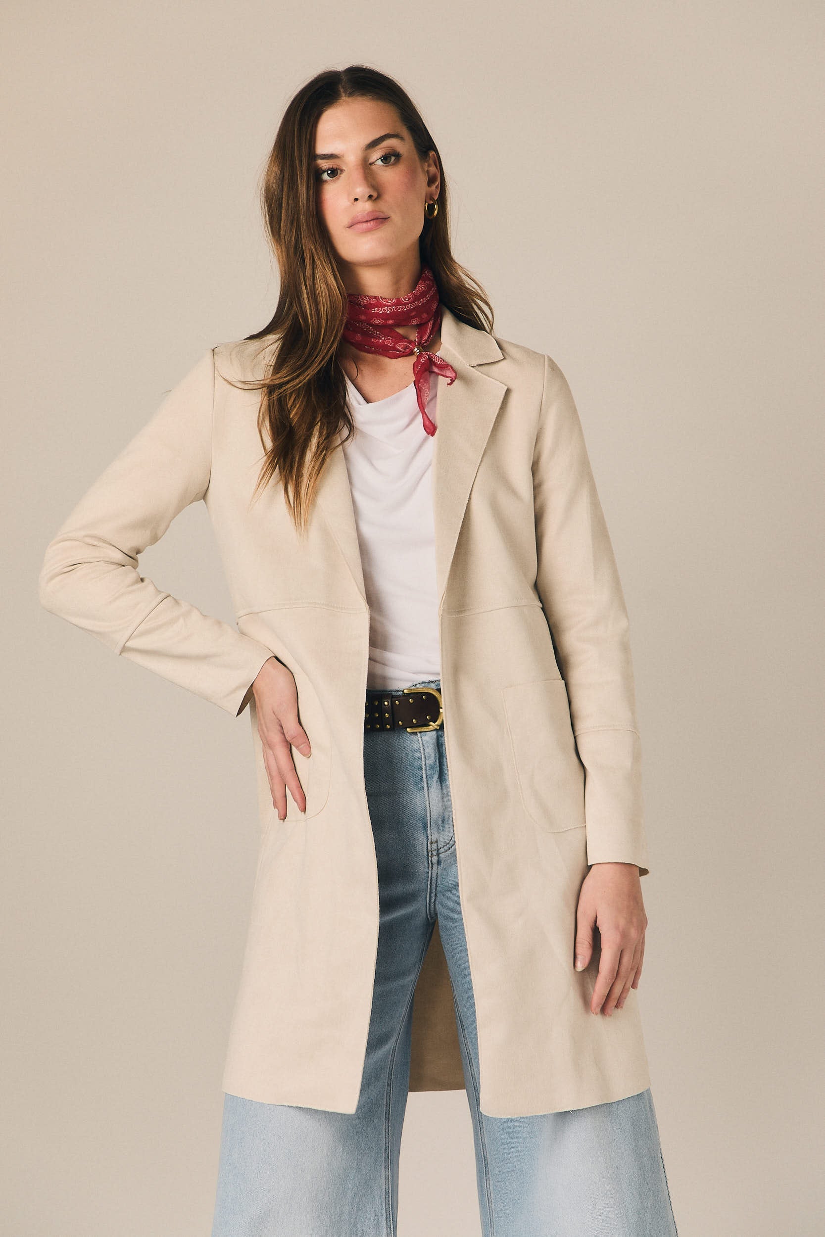 Chaqueta larga efecto ante beige