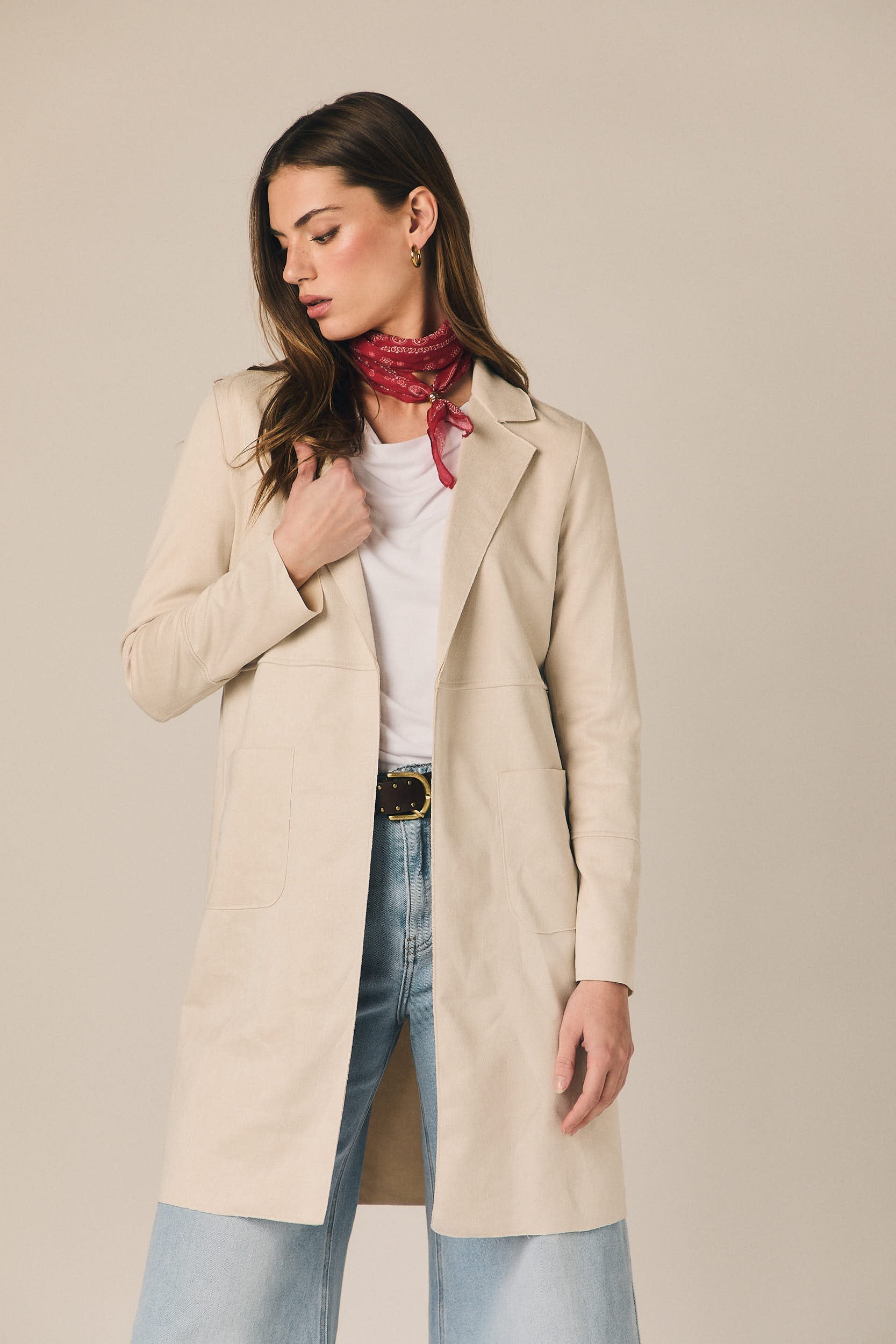 Chaqueta larga efecto ante beige