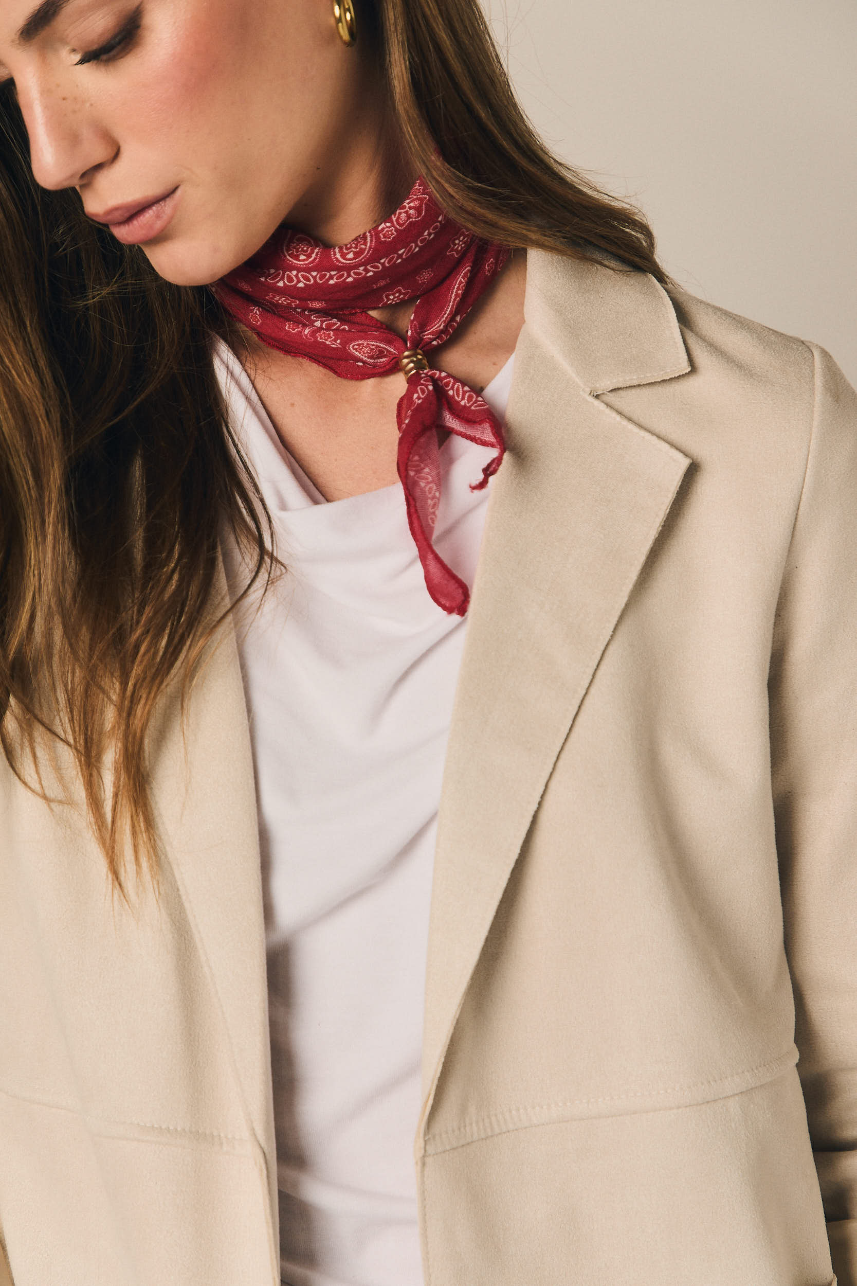 Chaqueta larga efecto ante beige