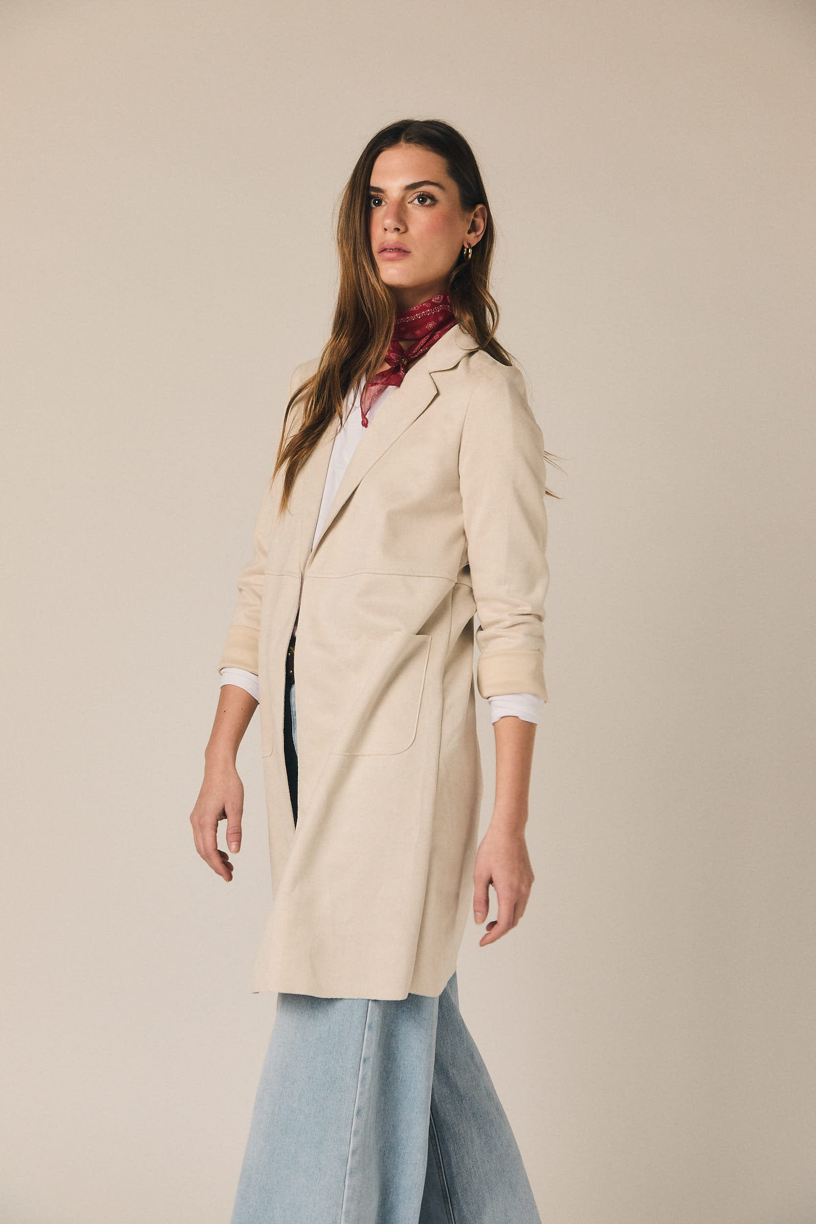 Chaqueta larga efecto ante beige