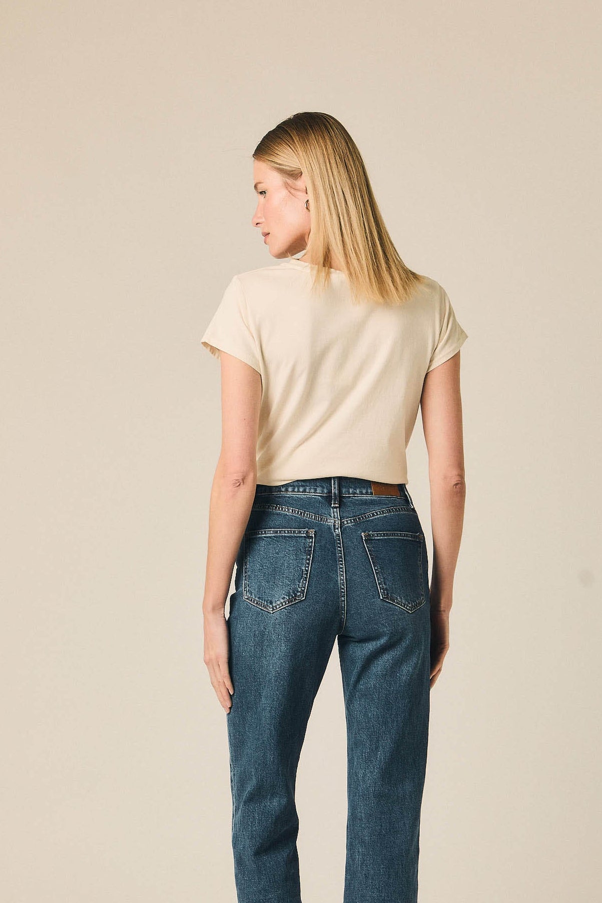 Camiseta estrella con tachas crudo