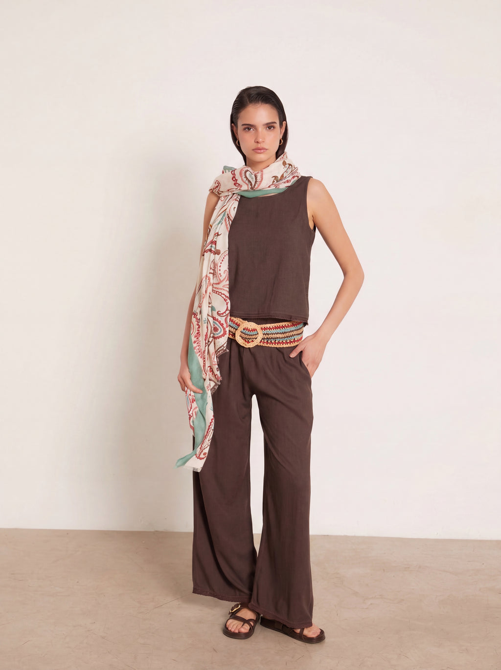Pantalón largo lino puntilla marrón
