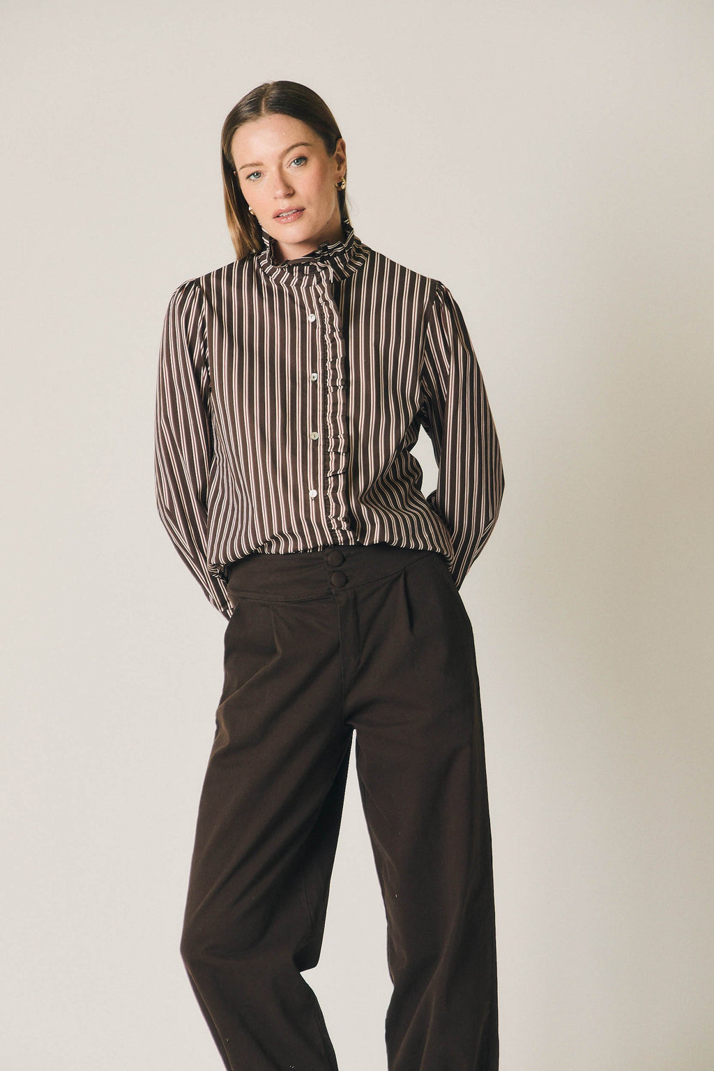 Pantalón bombacho pinzas marrón