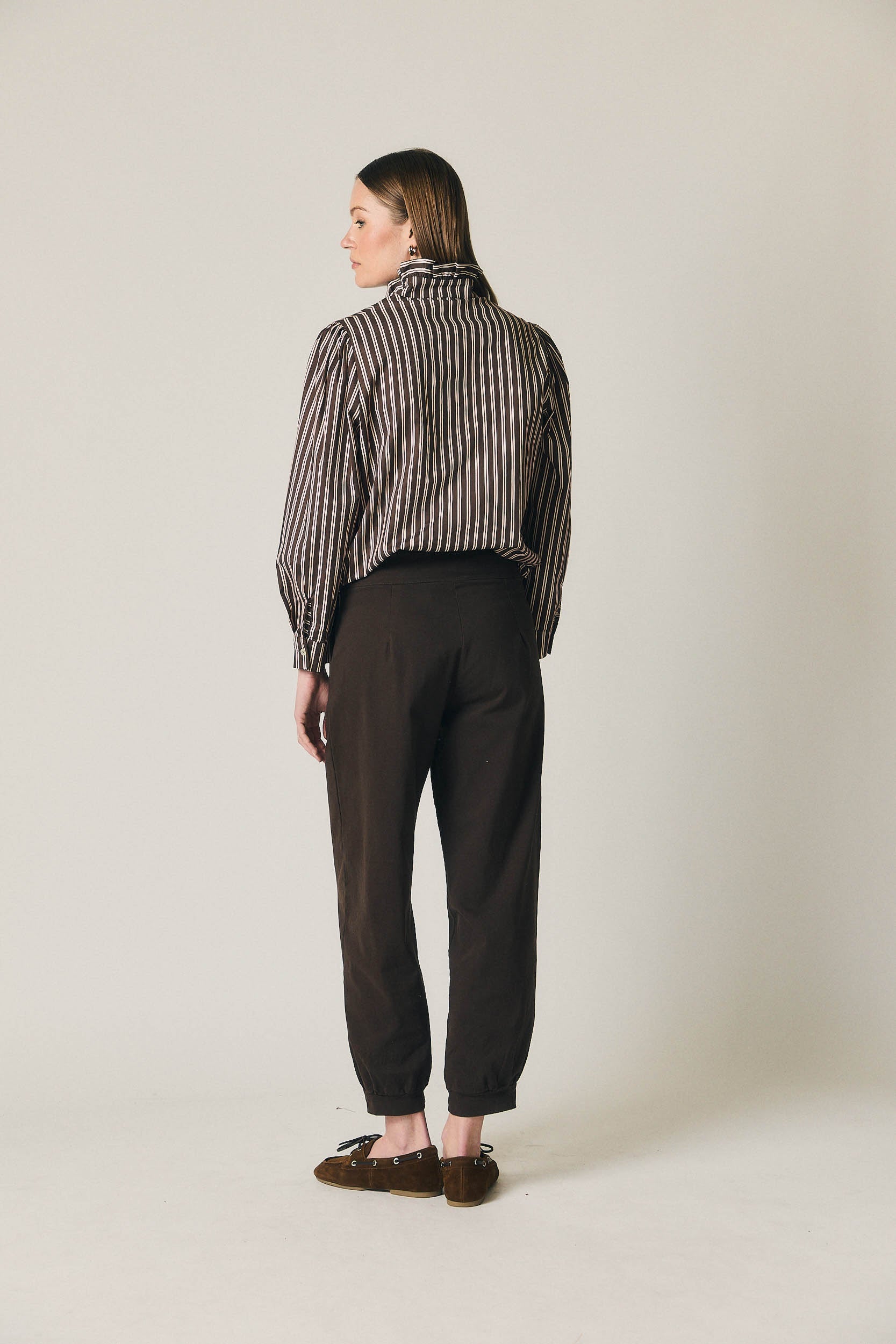 Pantalón bombacho pinzas marrón
