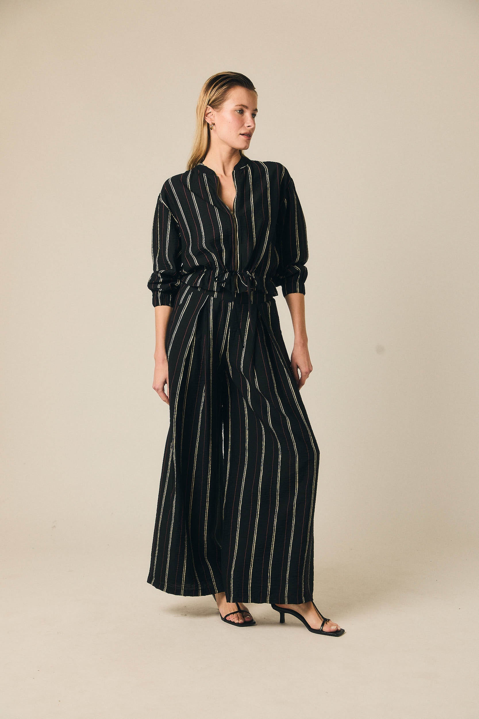 Pantalón ancho de rayas negro