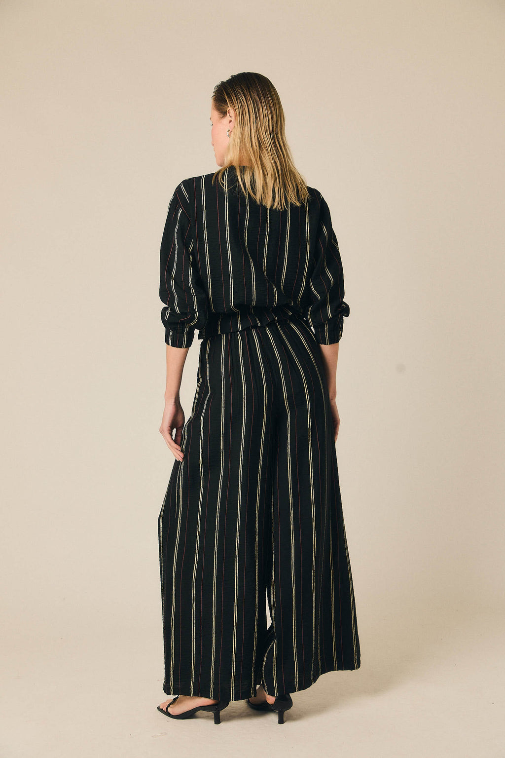 Pantalón ancho de rayas negro