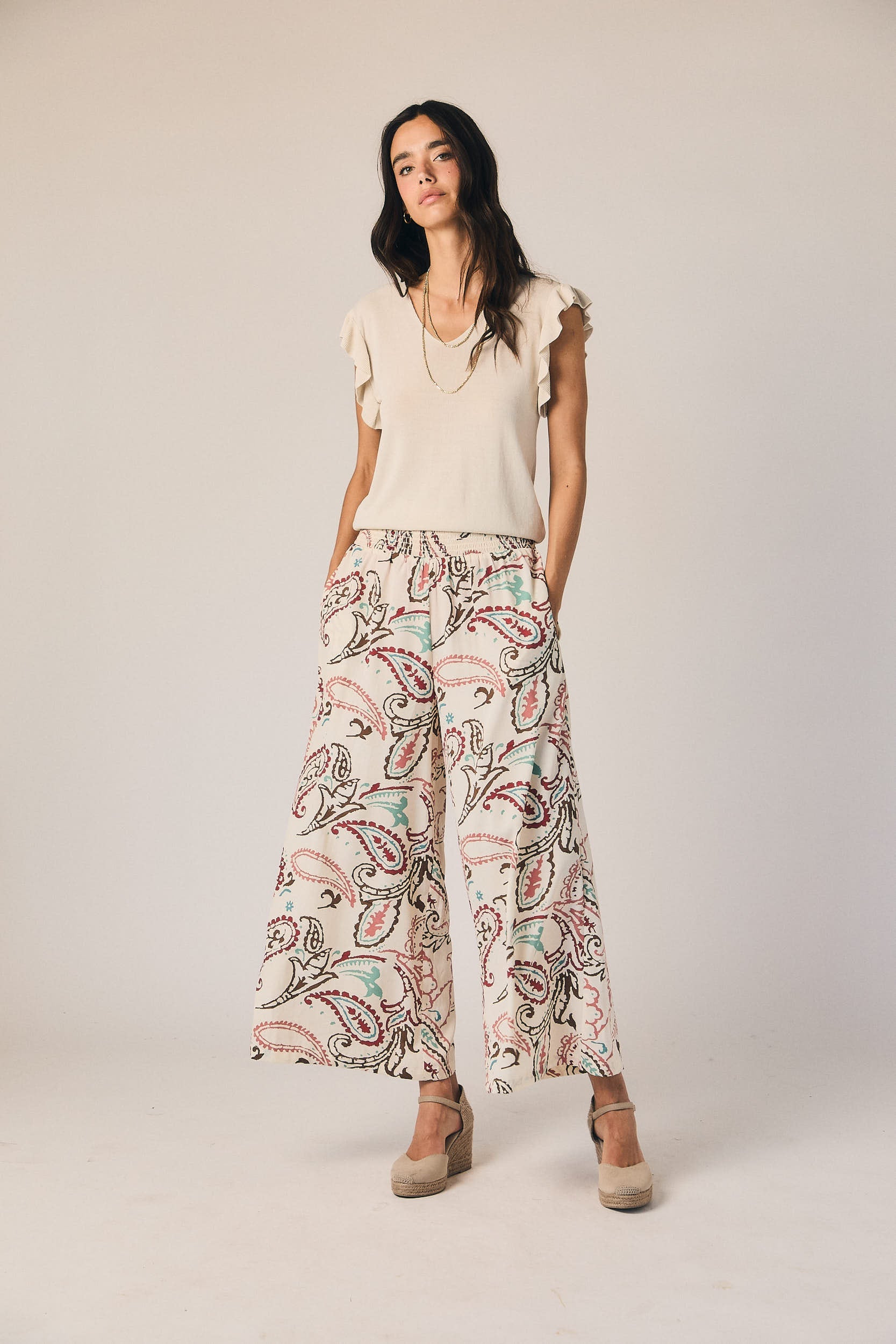 Pantalón gomas estampado paisley natural
