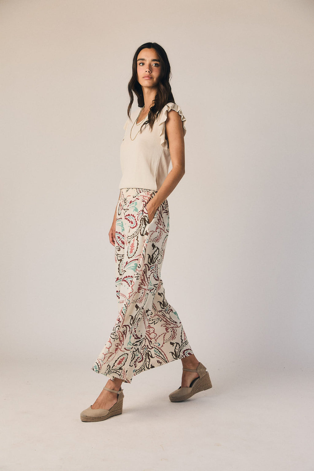 Pantalón gomas estampado paisley natural