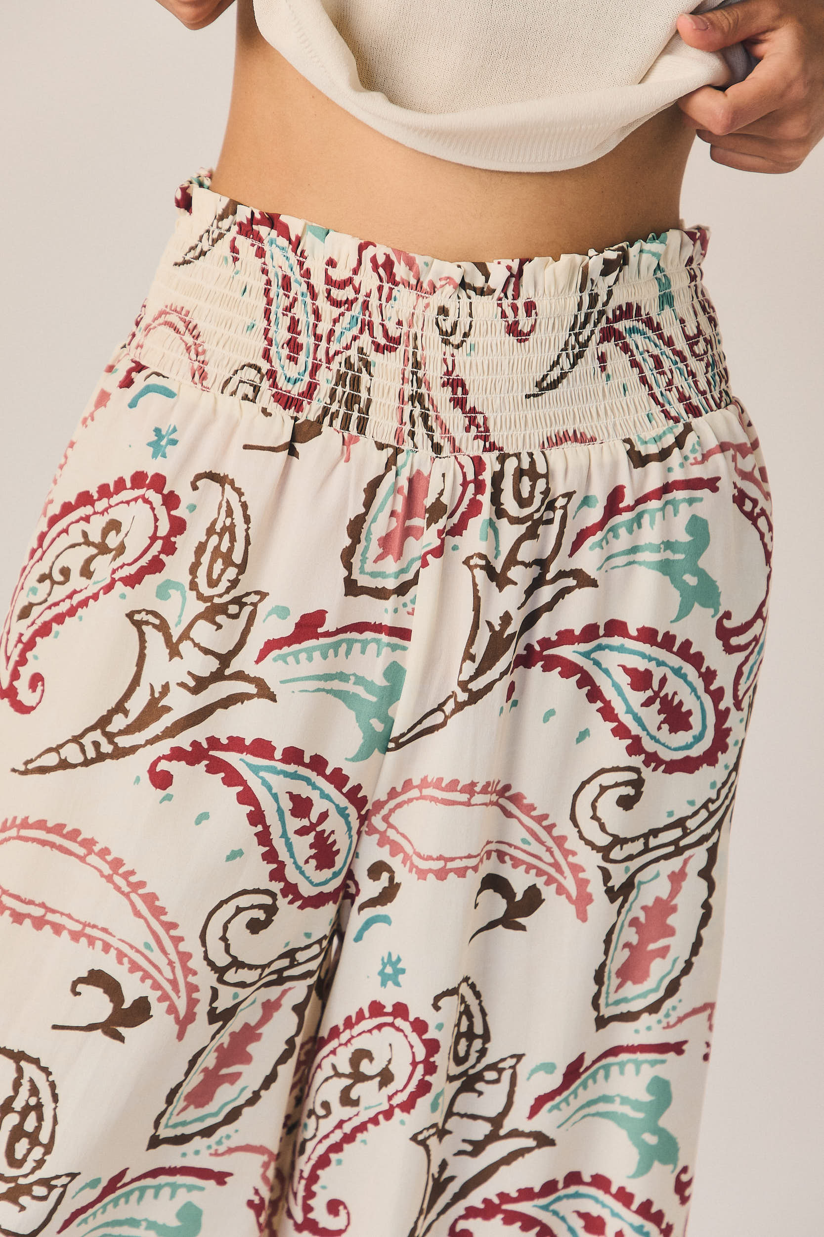 Pantalón gomas estampado paisley natural