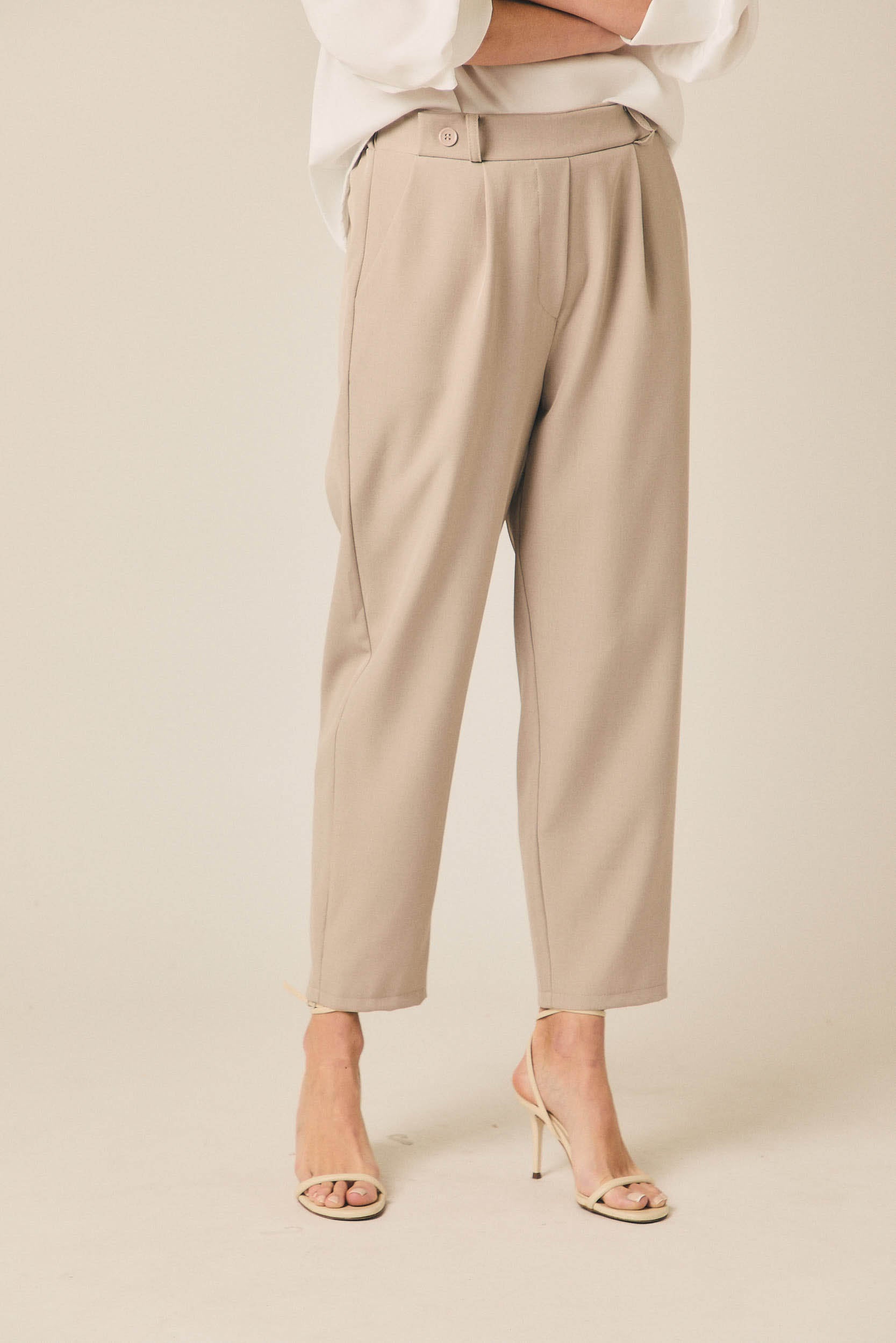 Pantalón tobillero fluido beige