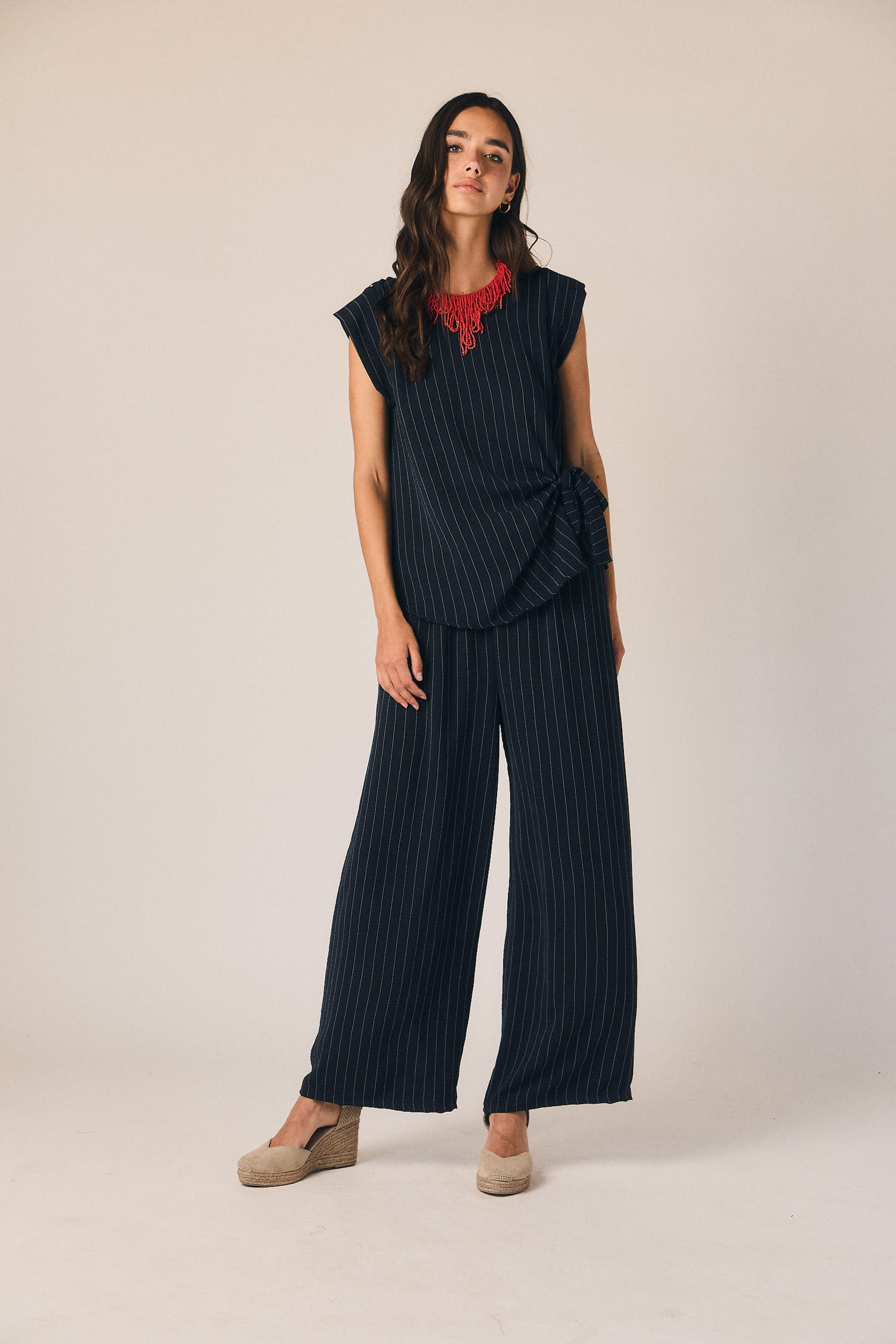 Pantalón fluido rayas azul marino