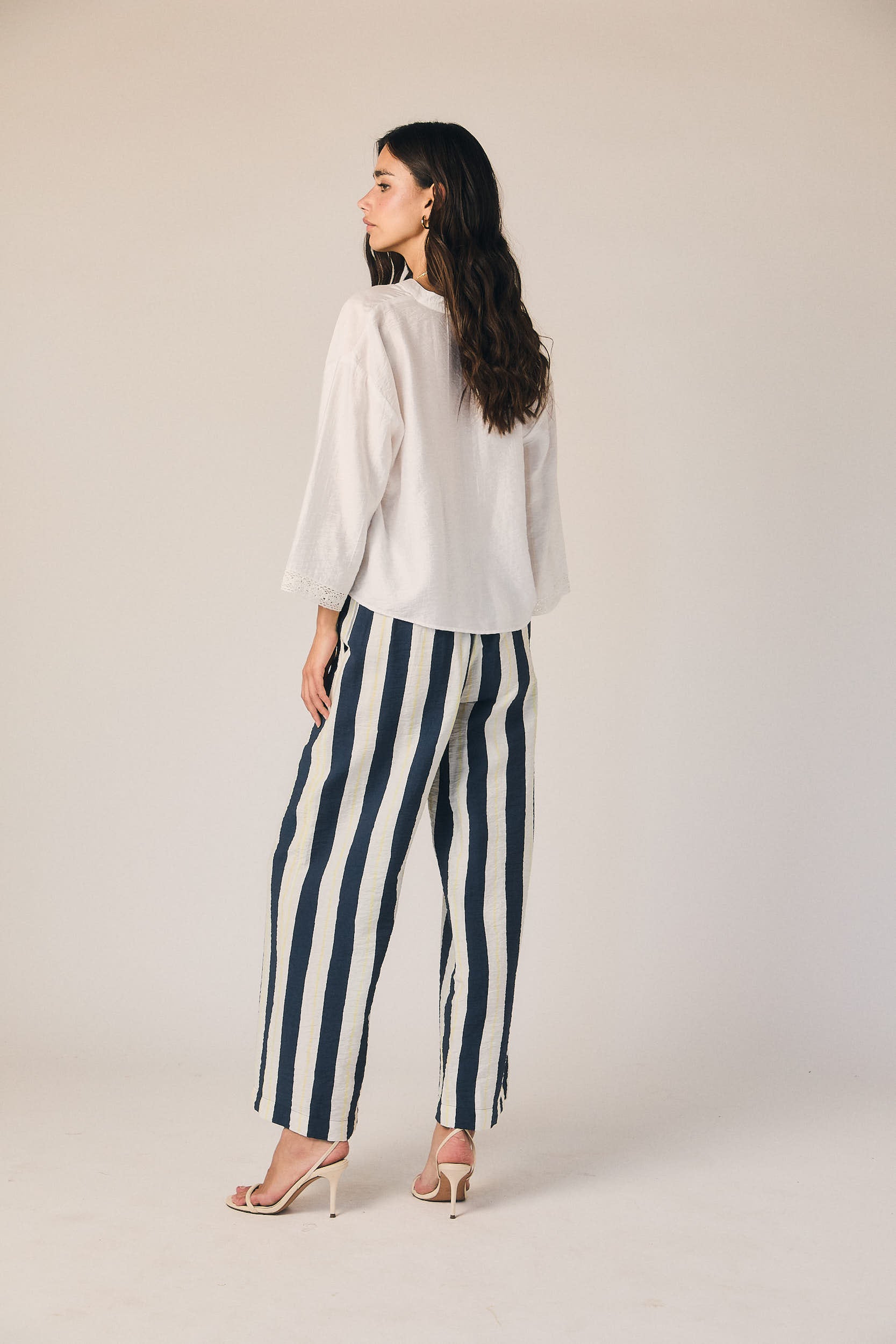 Pantalón largo fluido de rayas azul marino