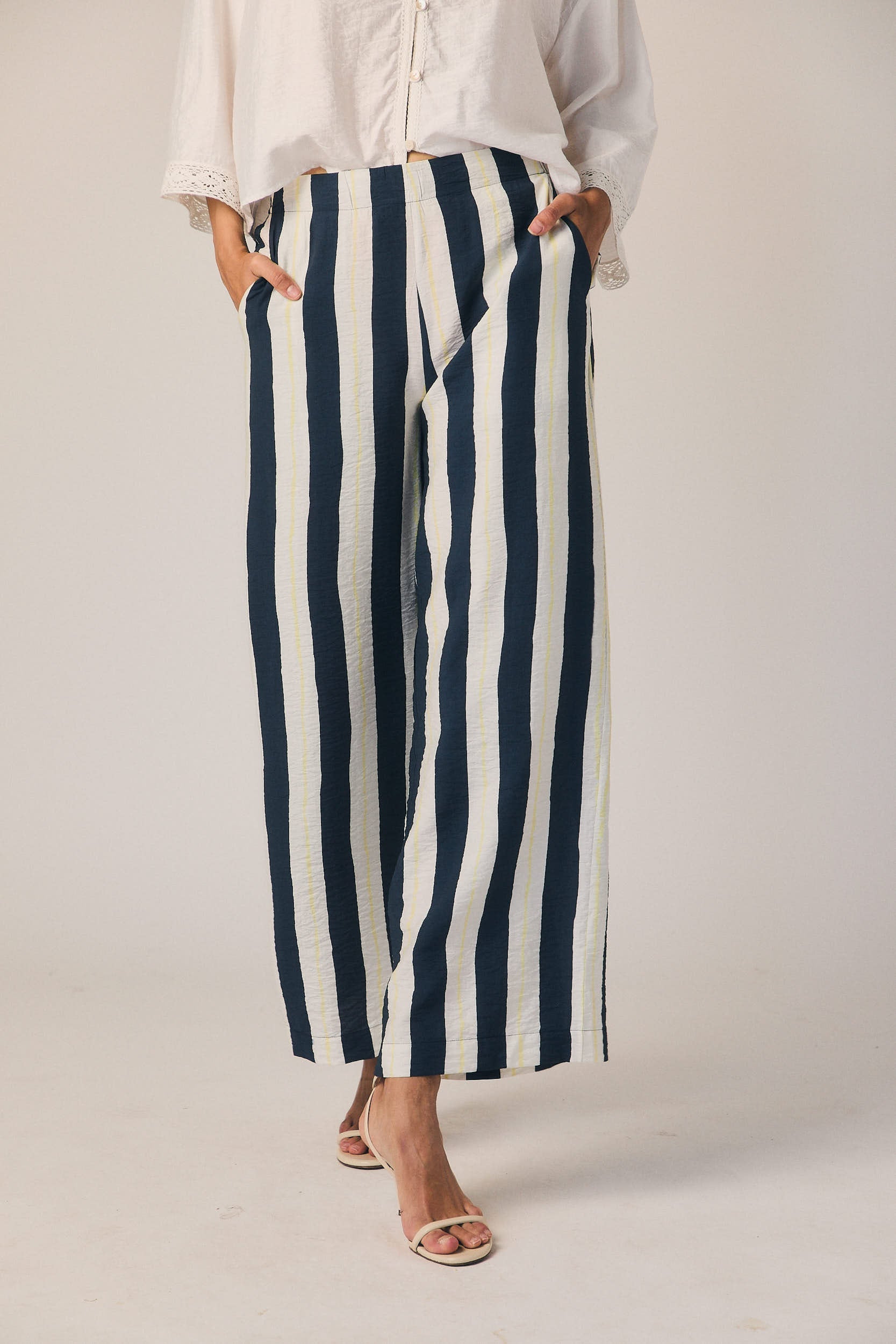Pantalón largo fluido de rayas azul marino