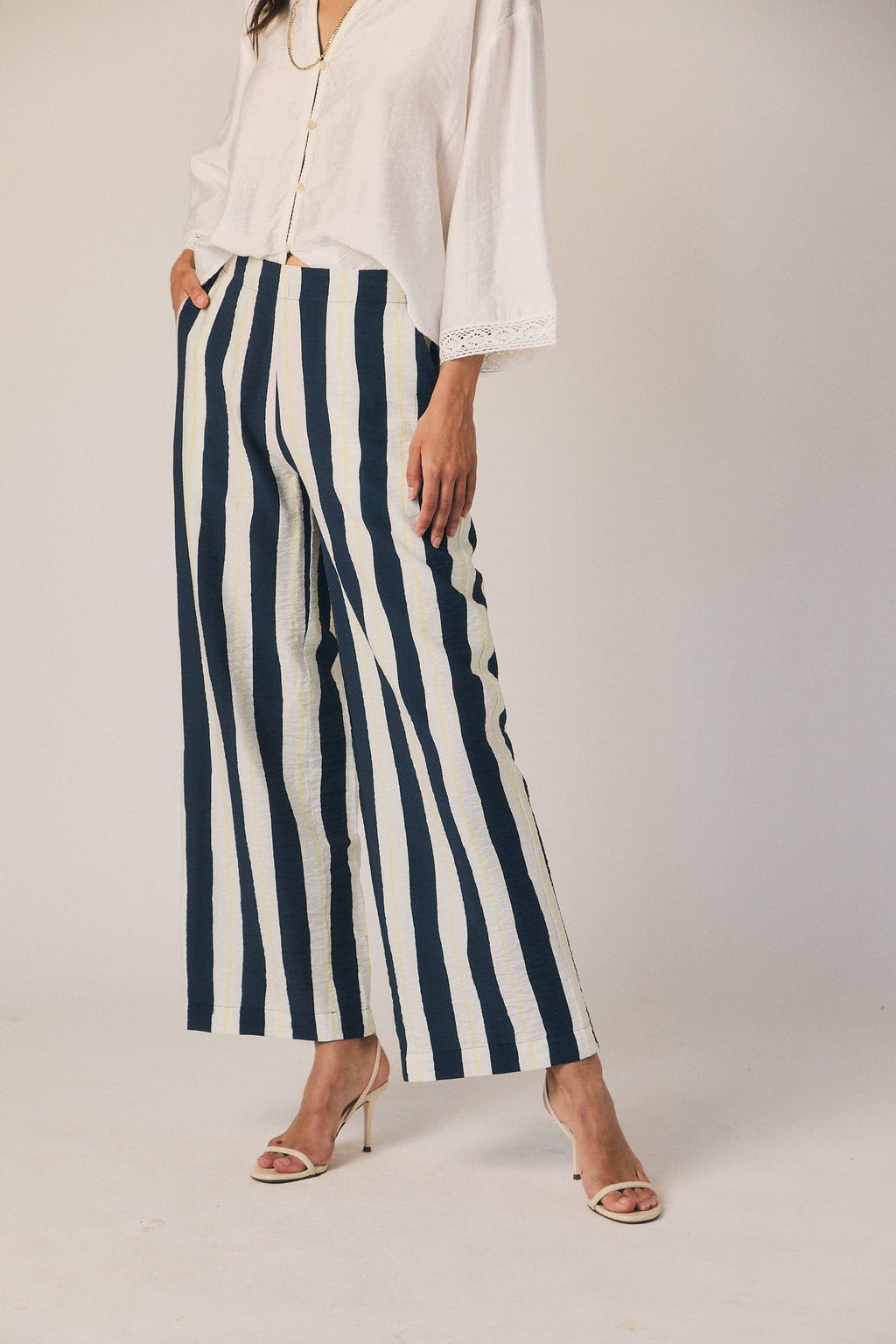 Pantalón largo fluido de rayas azul marino