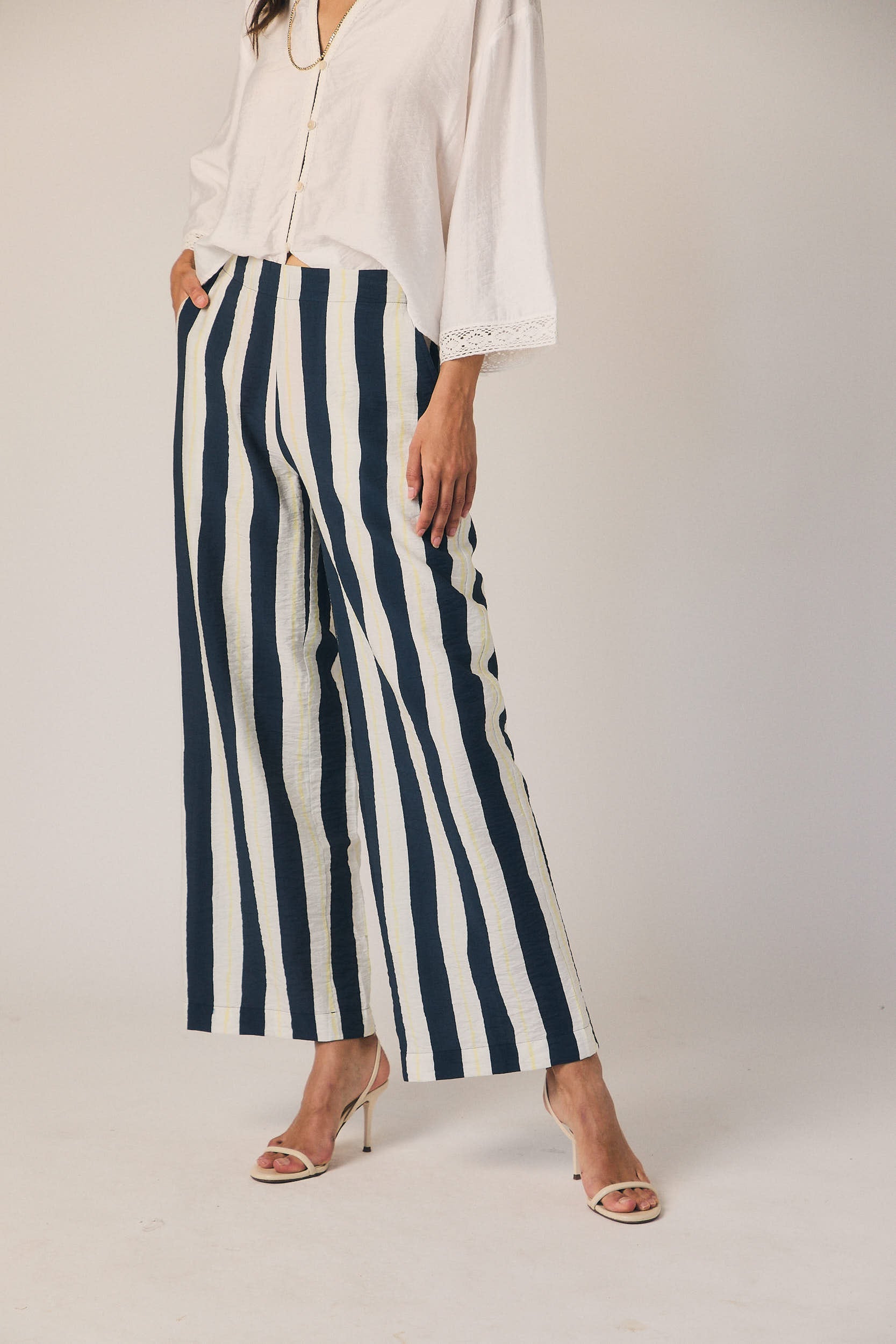Pantalón largo fluido de rayas azul marino