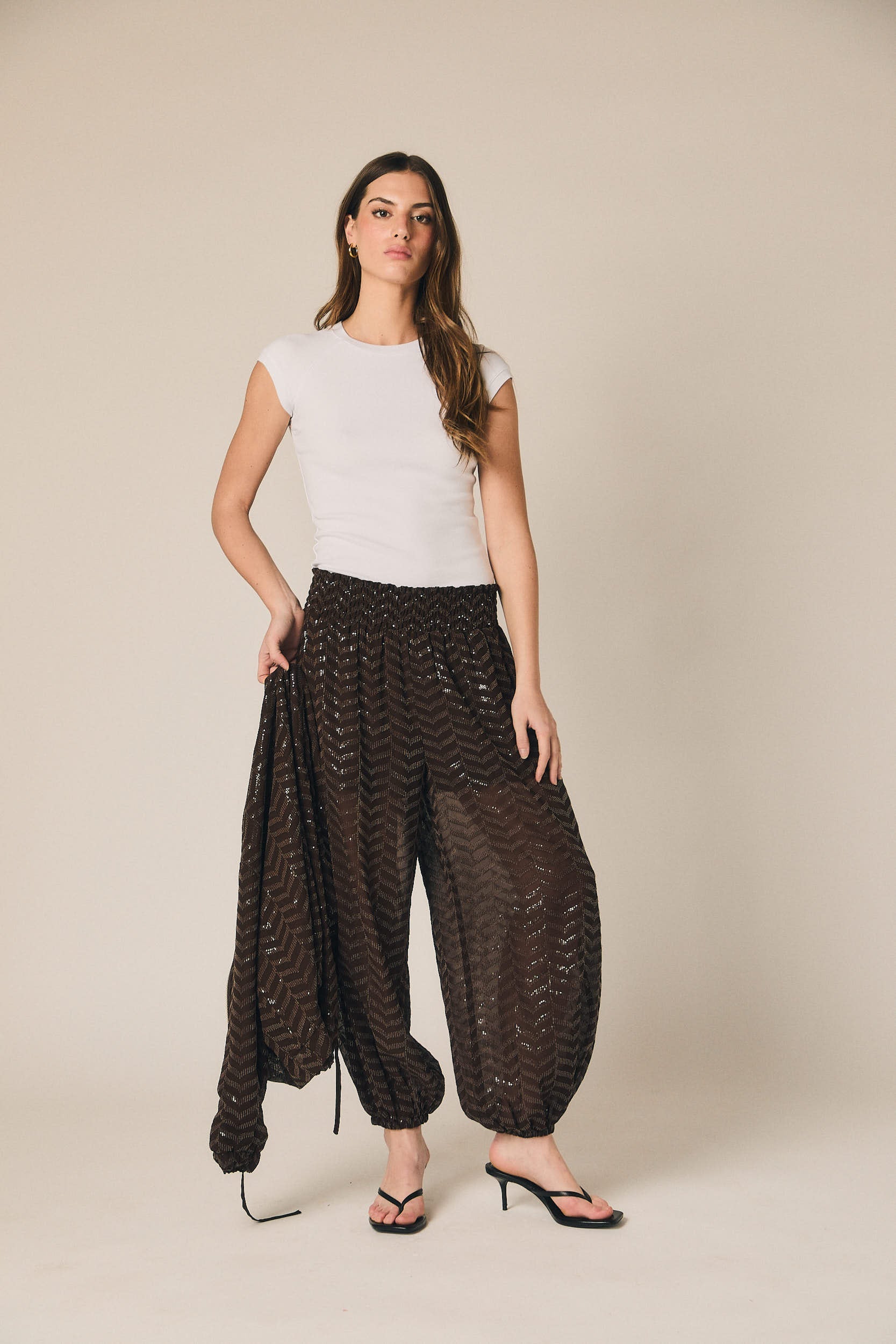 Pantalón de lentejuelas bombacho marrón