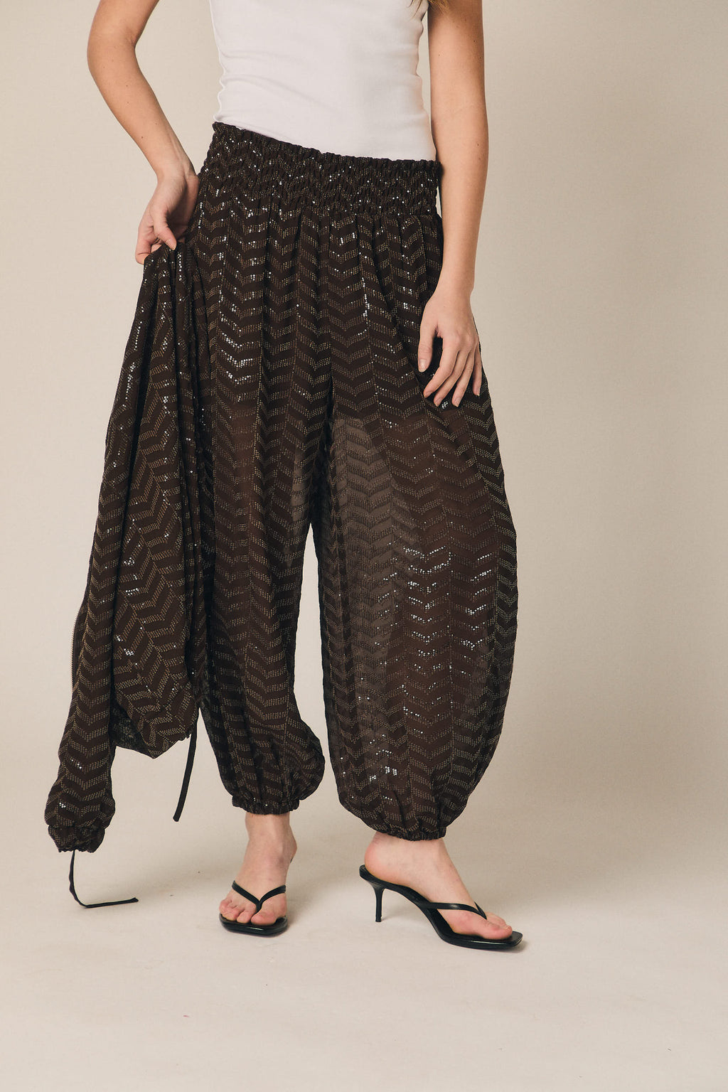 Pantalón de lentejuelas bombacho marrón