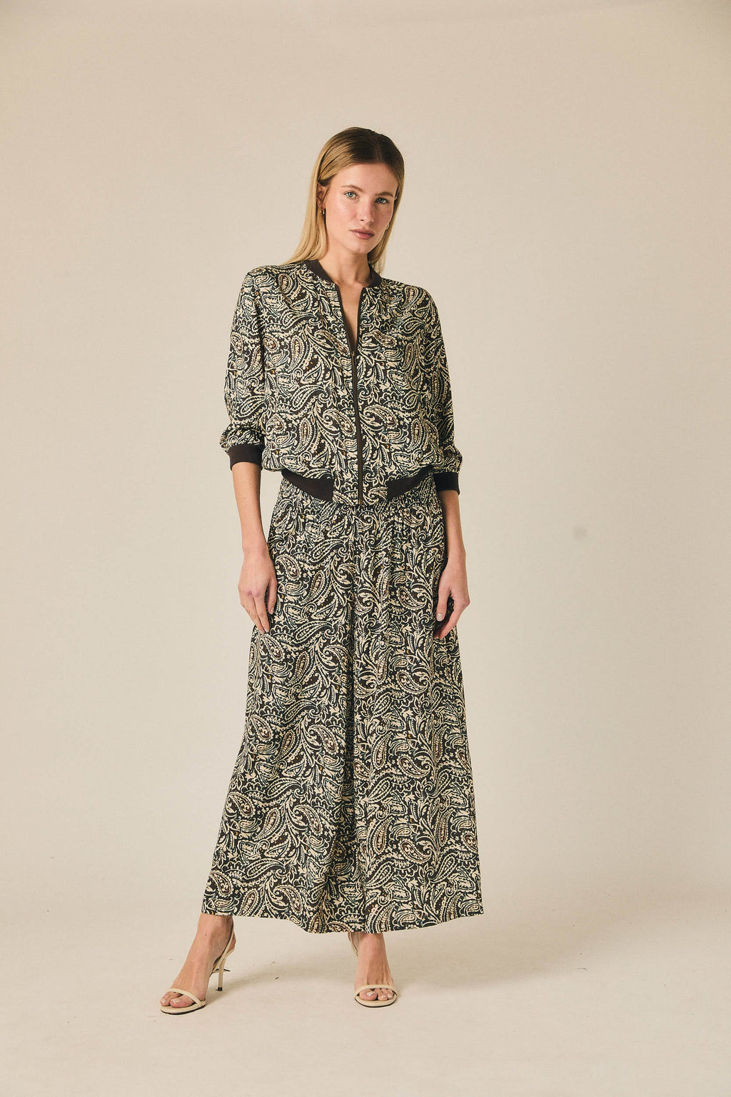 Pantalón palazzo paisley en tonos verdes