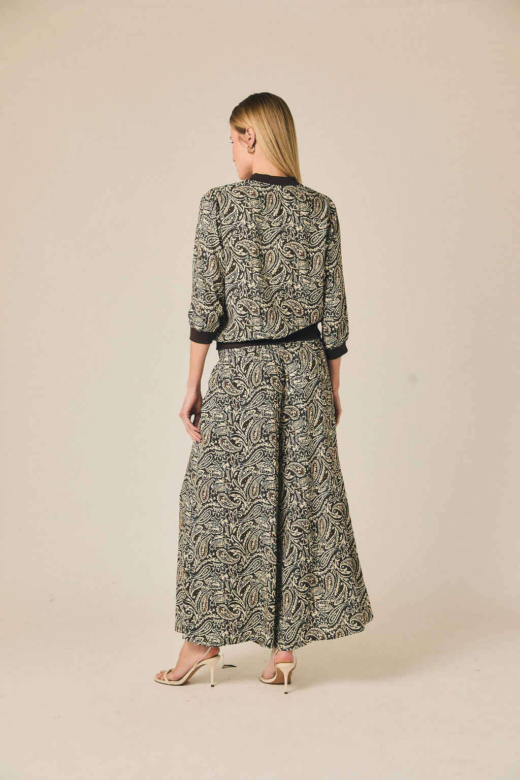 Pantalón palazzo paisley en tonos verdes