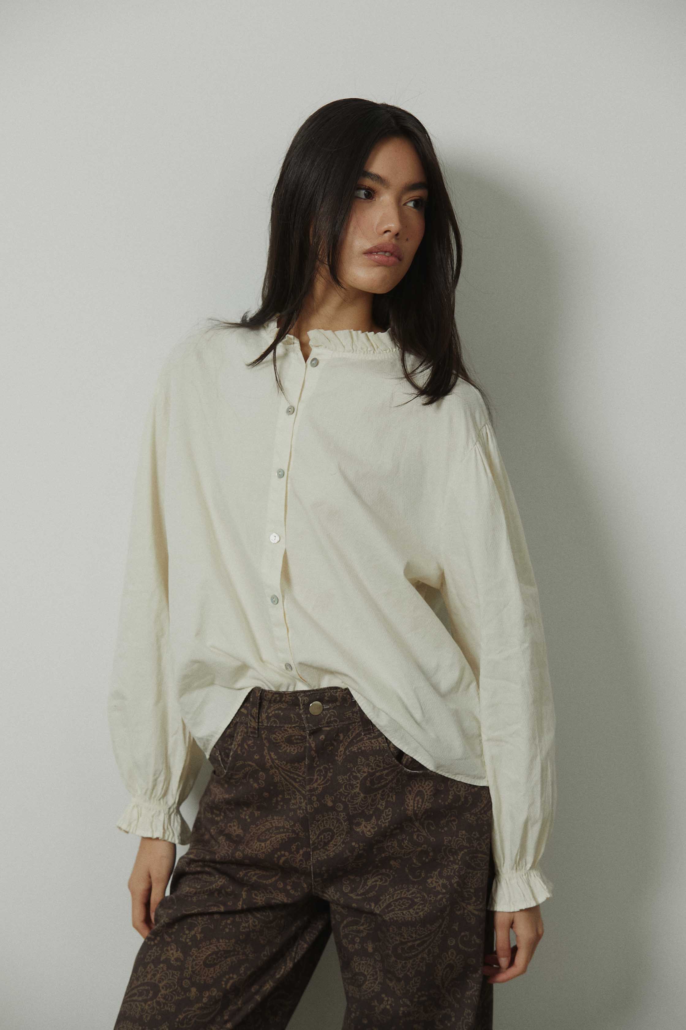 Pantalón barrel estampado paisley marrón