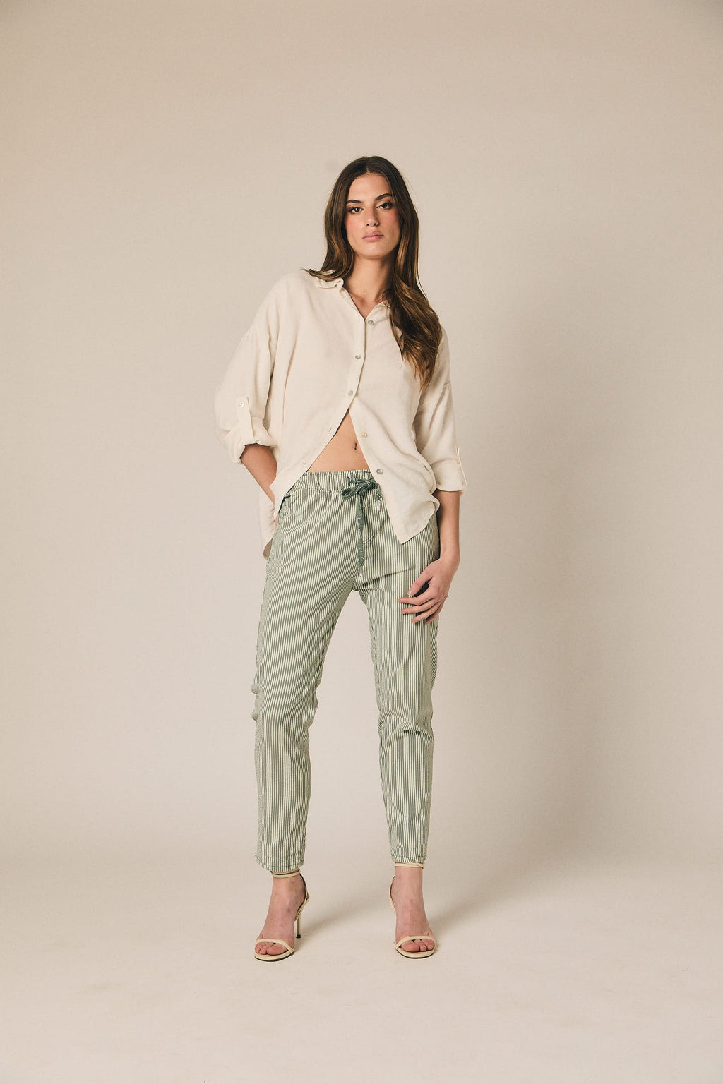 Pantalón seersucker rayas verde kaki