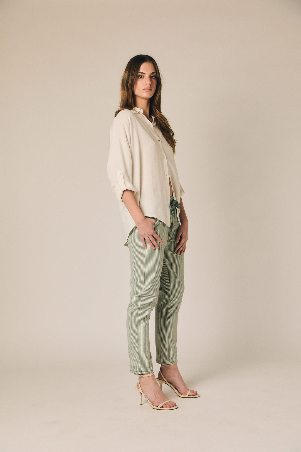 Pantalón seersucker rayas verde kaki