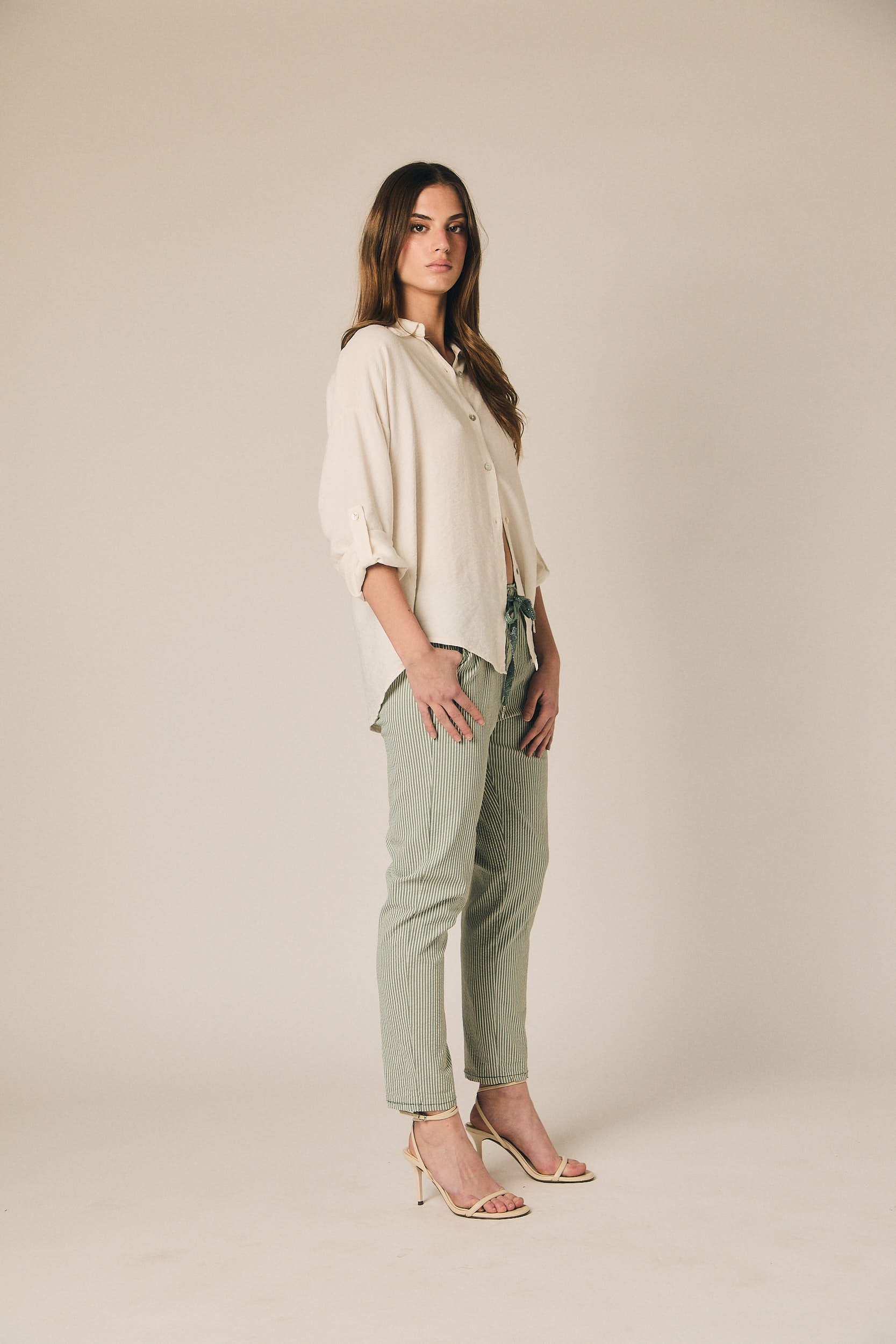Pantalón seersucker rayas verde kaki