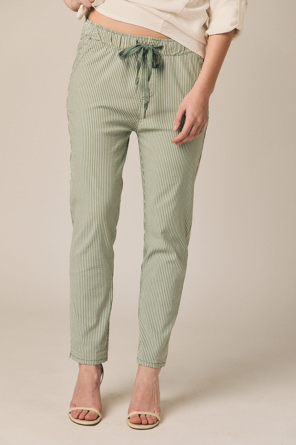 Pantalón seersucker rayas verde kaki