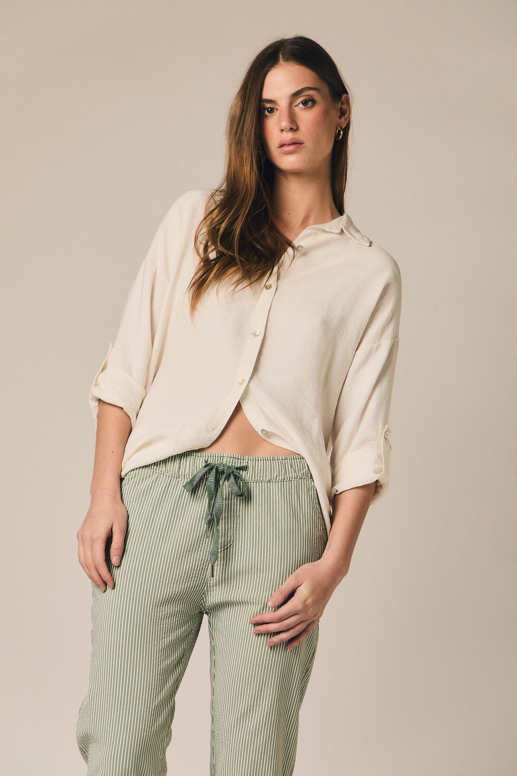 Pantalón seersucker rayas verde kaki