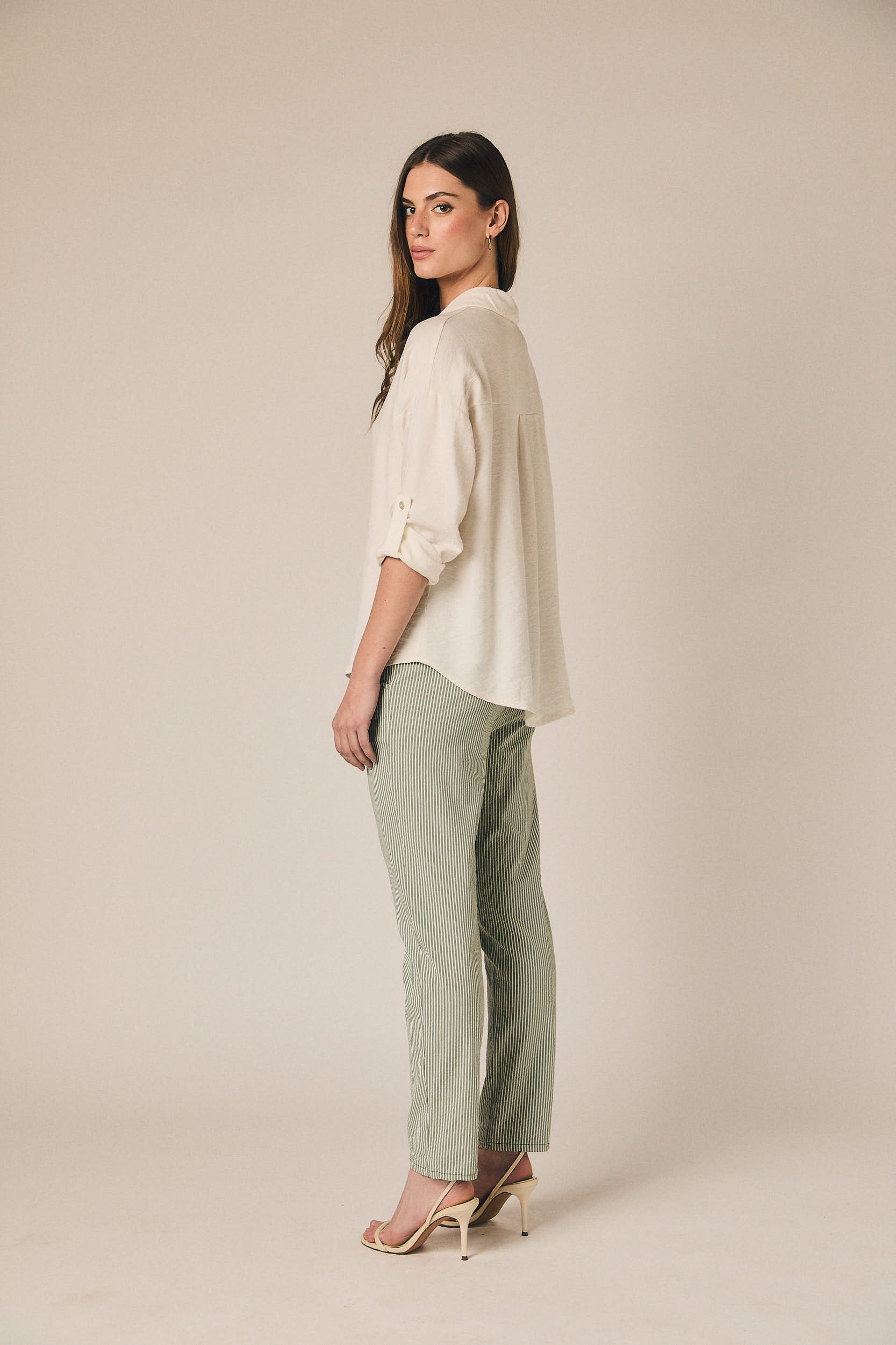 Pantalón seersucker rayas verde kaki