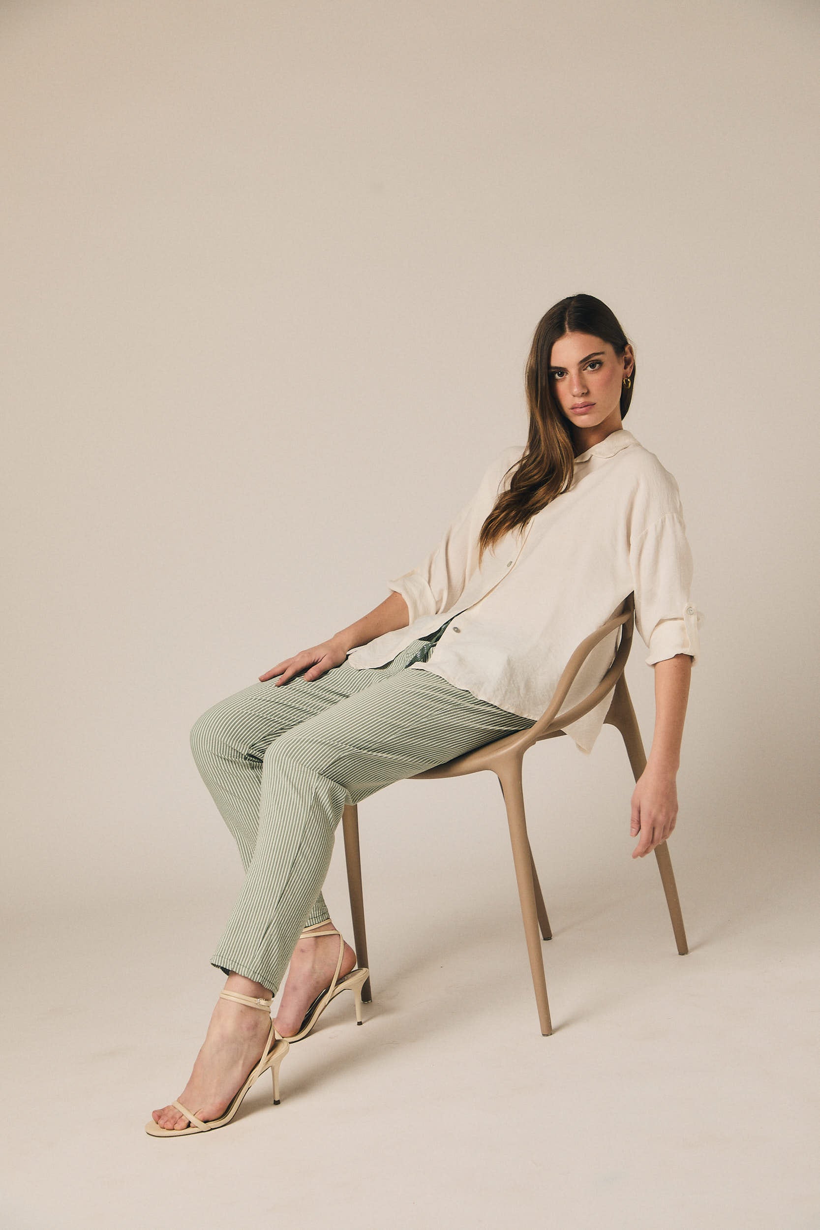 Pantalón seersucker rayas verde kaki