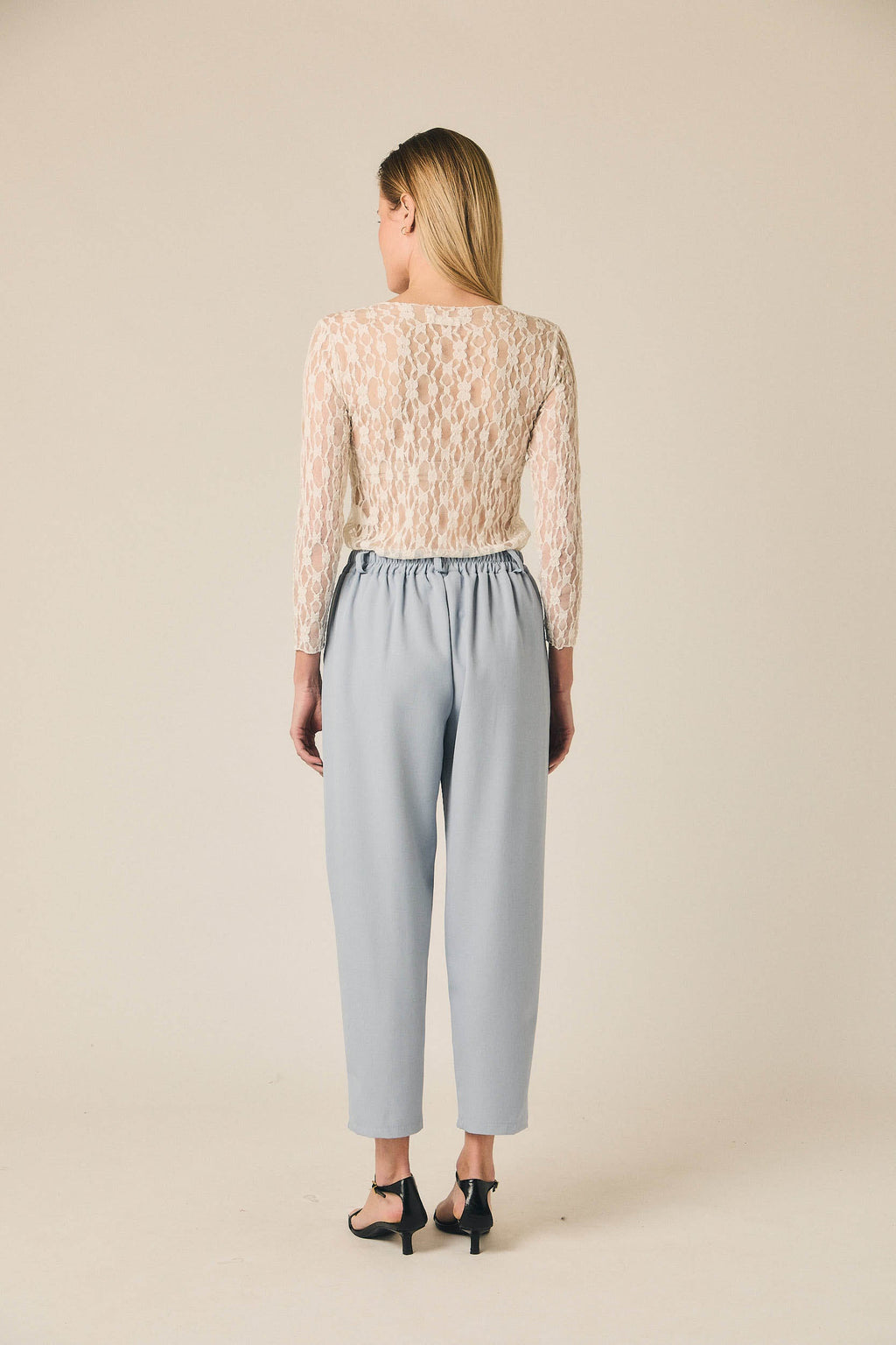 Pantalón tobillero fluido celeste