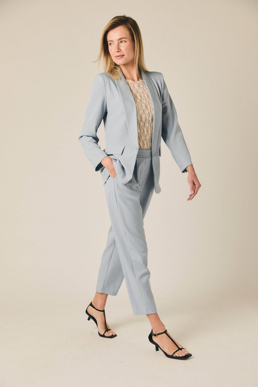 Pantalón tobillero fluido celeste