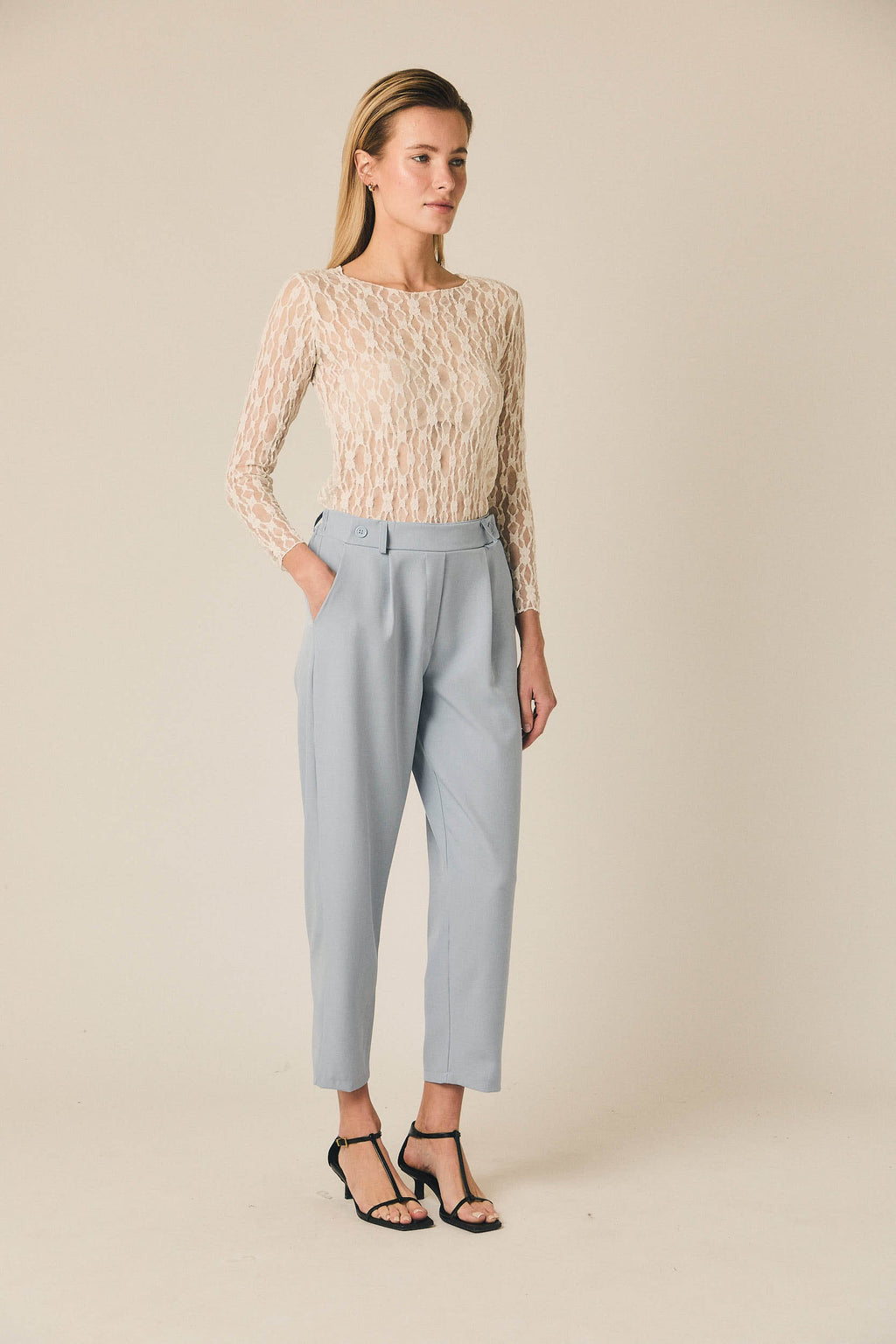 Pantalón tobillero fluido celeste