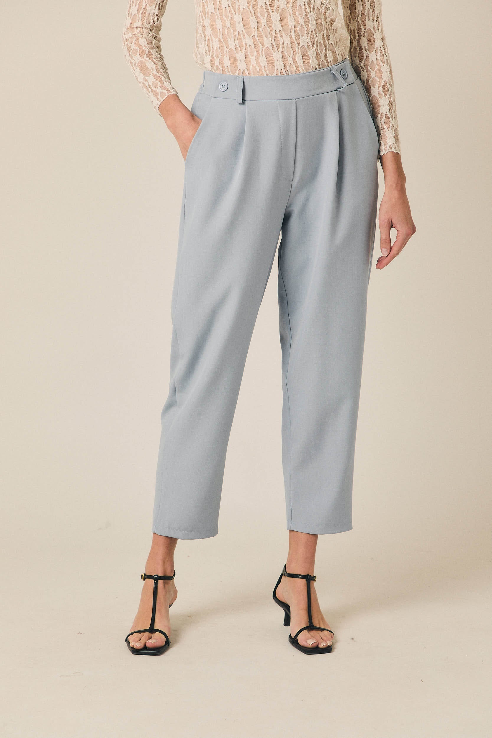 Pantalón tobillero fluido celeste