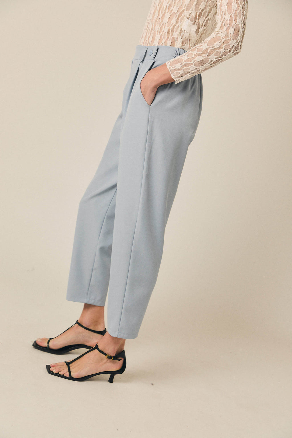 Pantalón tobillero fluido celeste