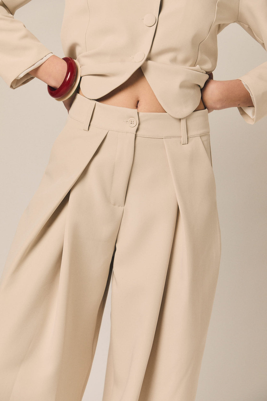 Pantalón de traje en color beige