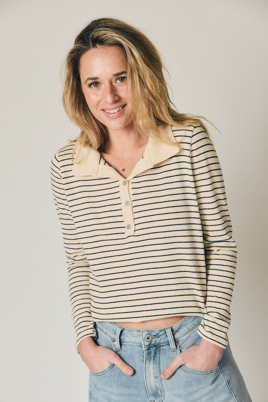 Polo de rayas cuello camisero beige