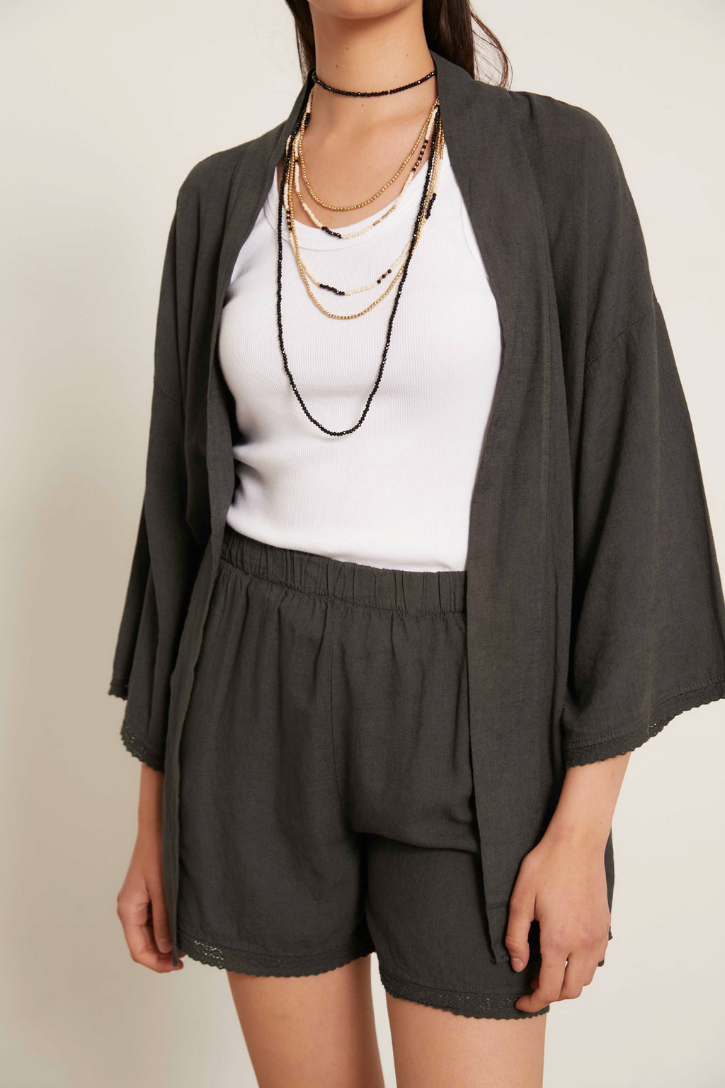 Short lino puntilla gris antracita