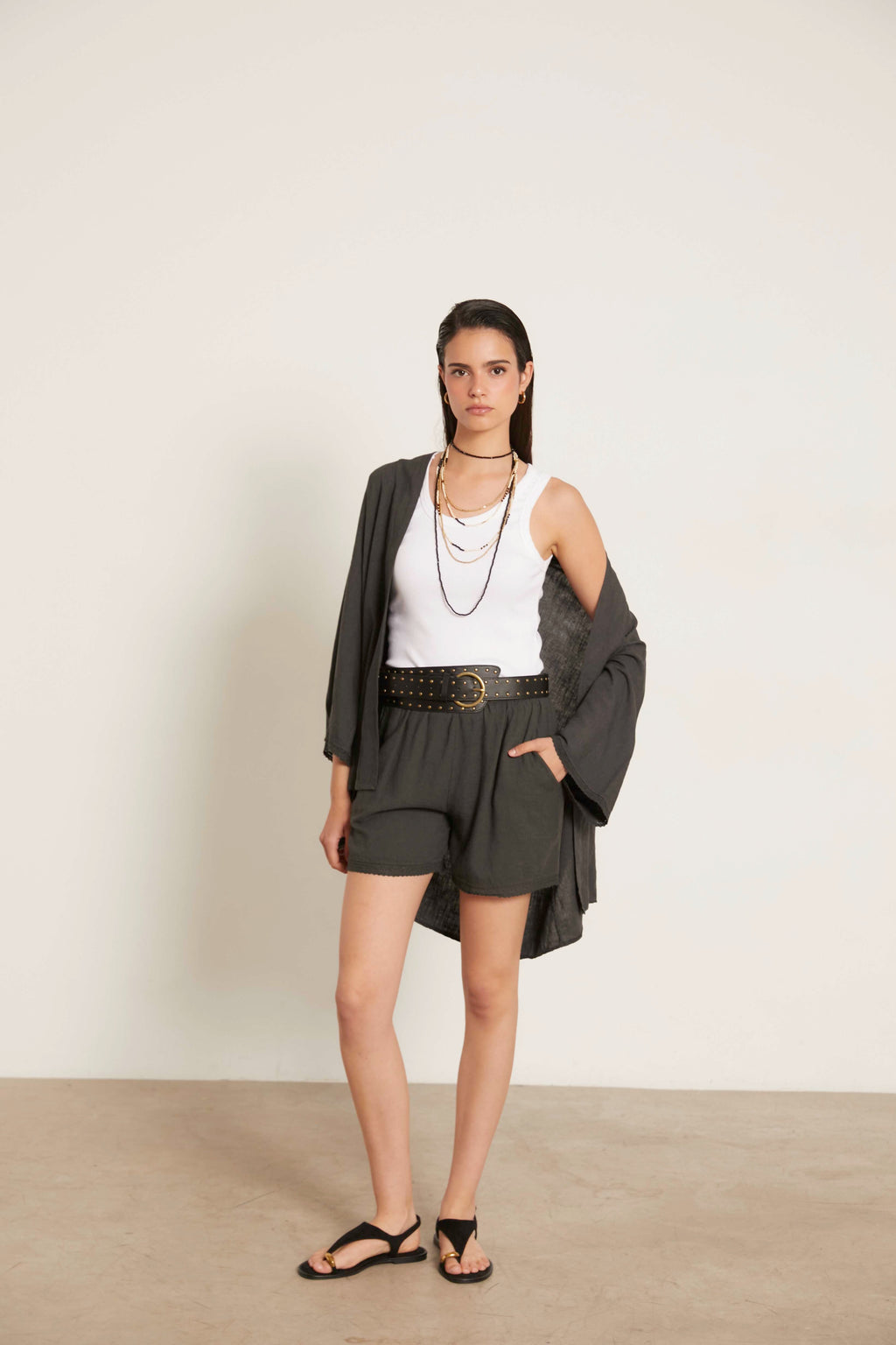 Short lino puntilla gris antracita