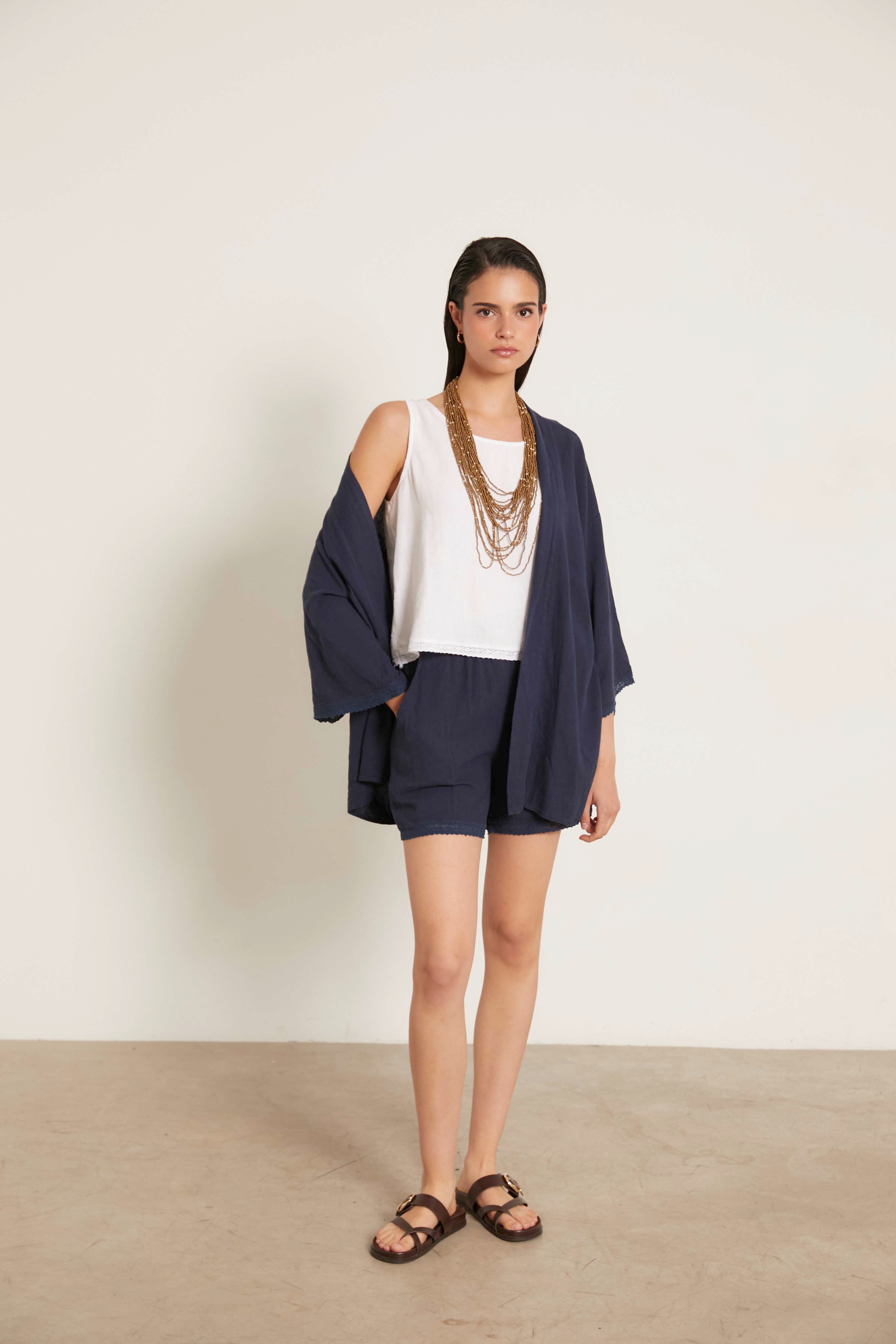 Short lino puntilla azul marino