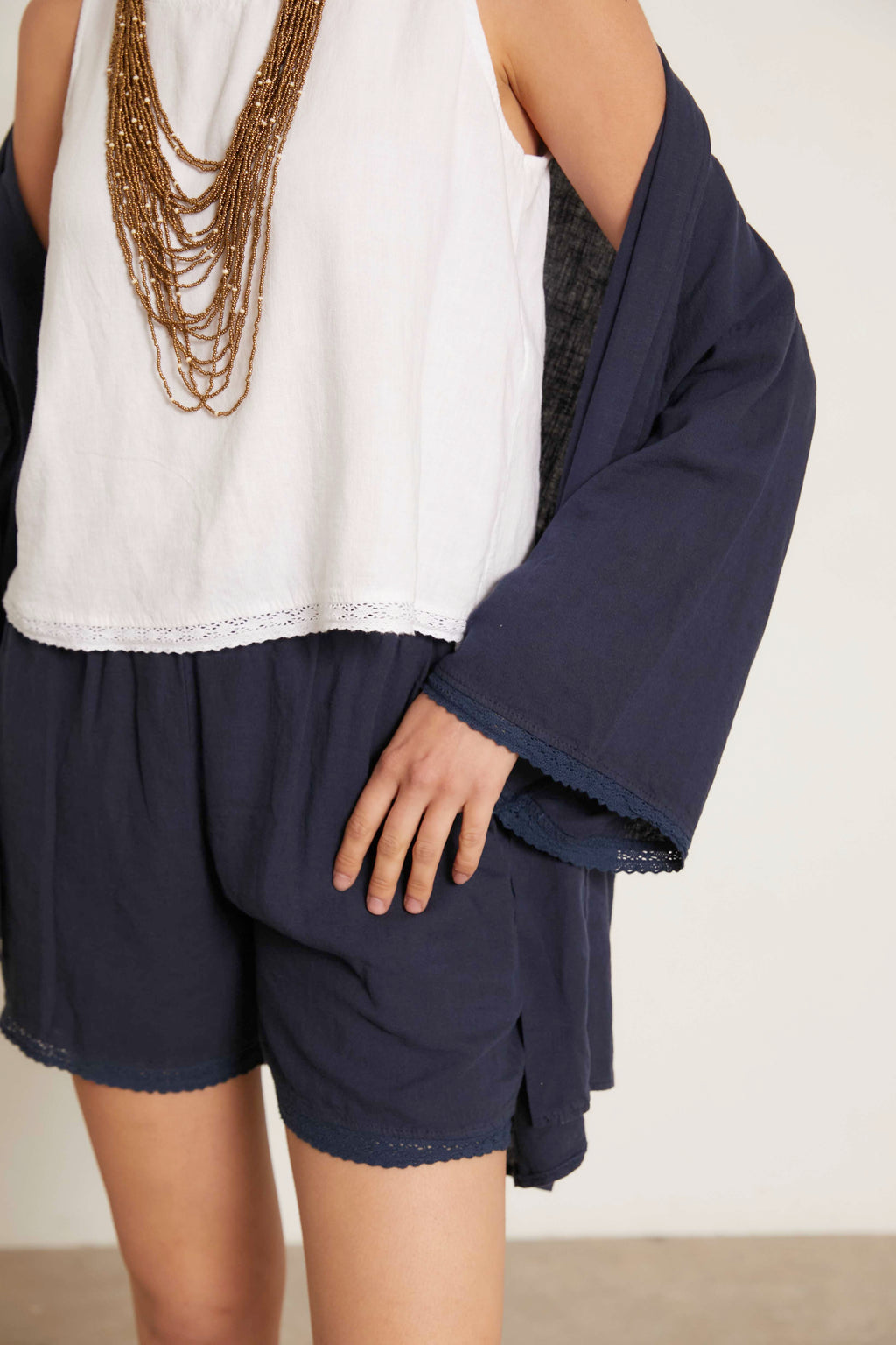 Short lino puntilla azul marino